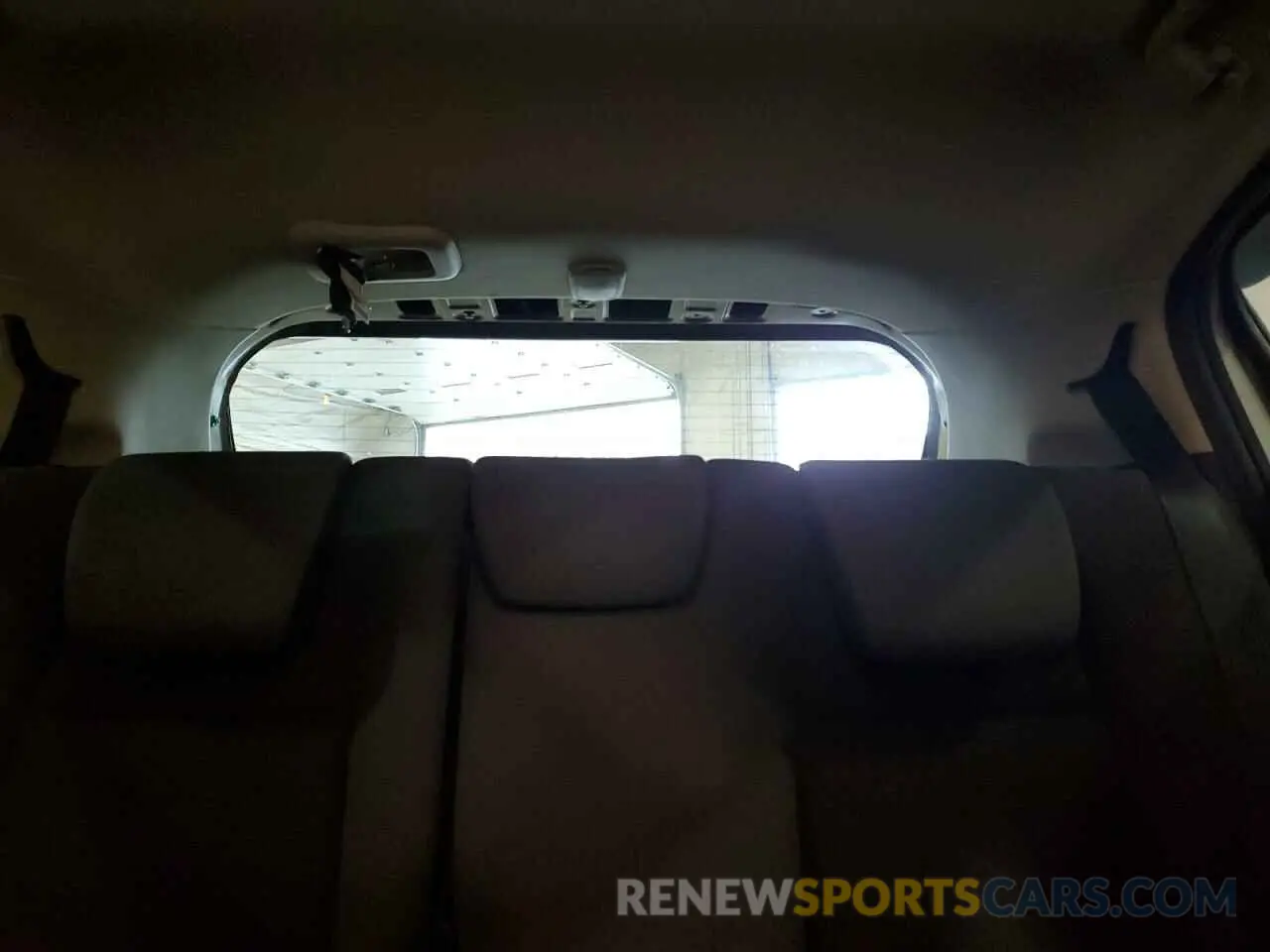 10 Photograph of a damaged car 3CZRU6H56LM722115 HONDA HR-V 2020