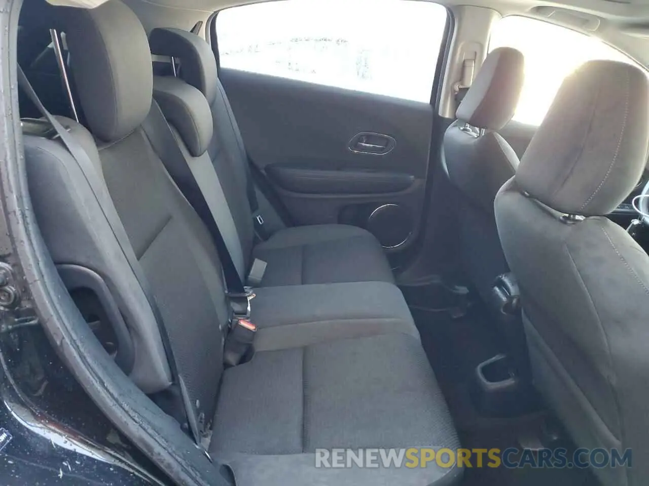 11 Photograph of a damaged car 3CZRU6H57LM713844 HONDA HR-V 2020