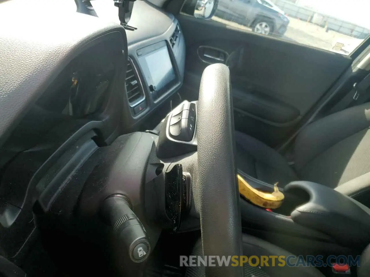 9 Photograph of a damaged car 3CZRU6H58LM707244 HONDA HR-V 2020