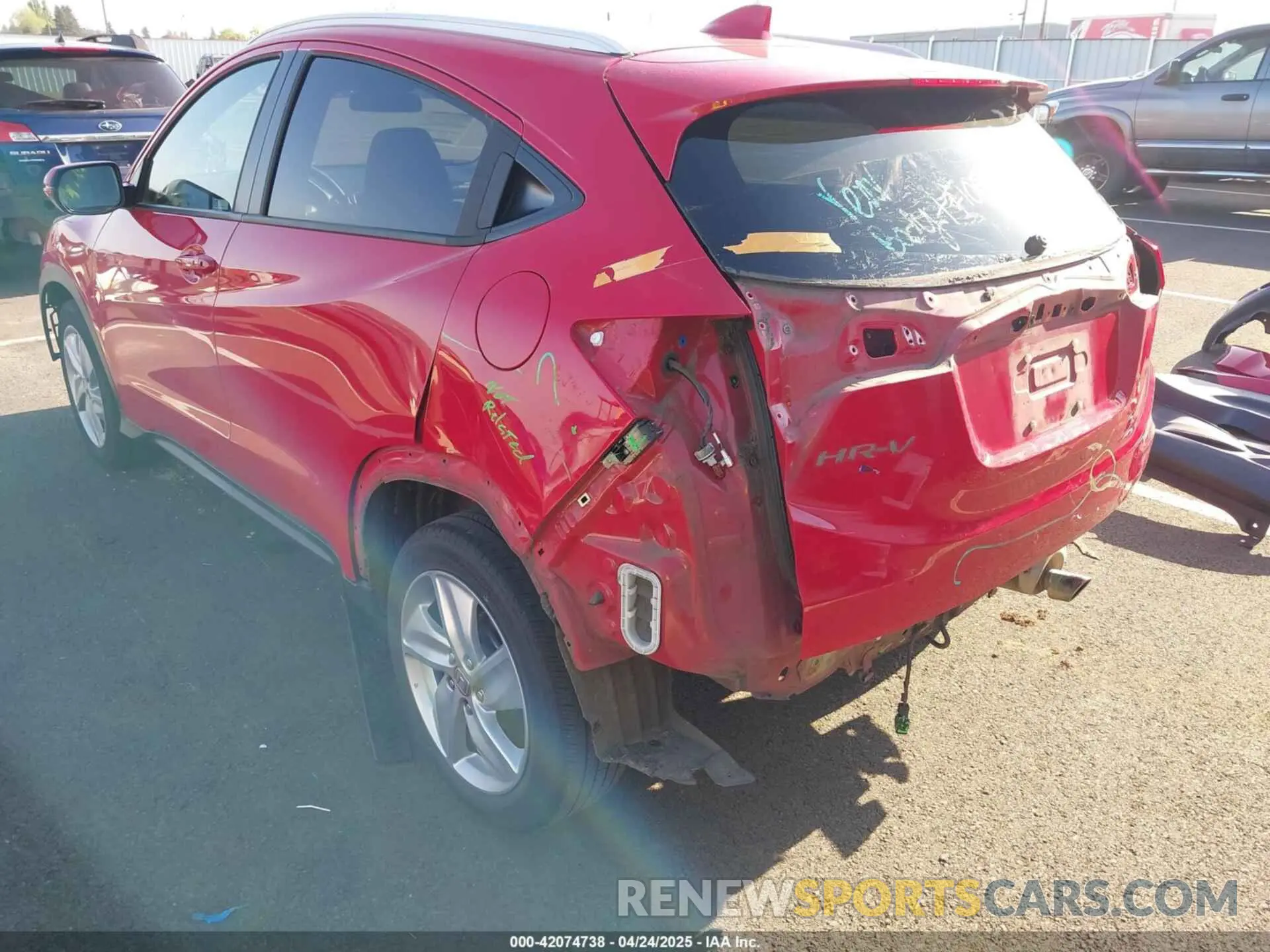 6 Photograph of a damaged car 3CZRU6H58LM714601 HONDA HR-V 2020