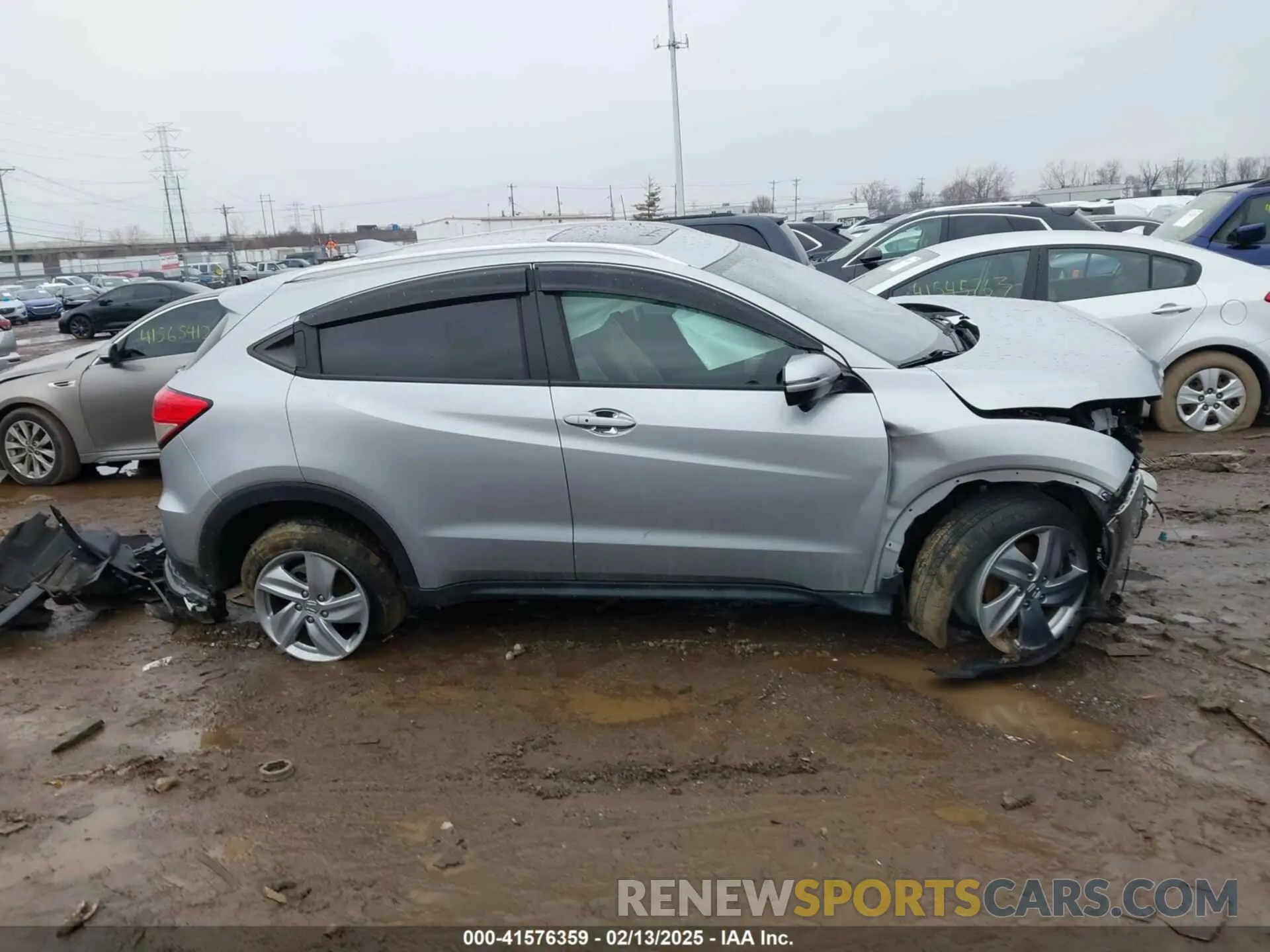 13 Photograph of a damaged car 3CZRU6H59LM702621 HONDA HR-V 2020