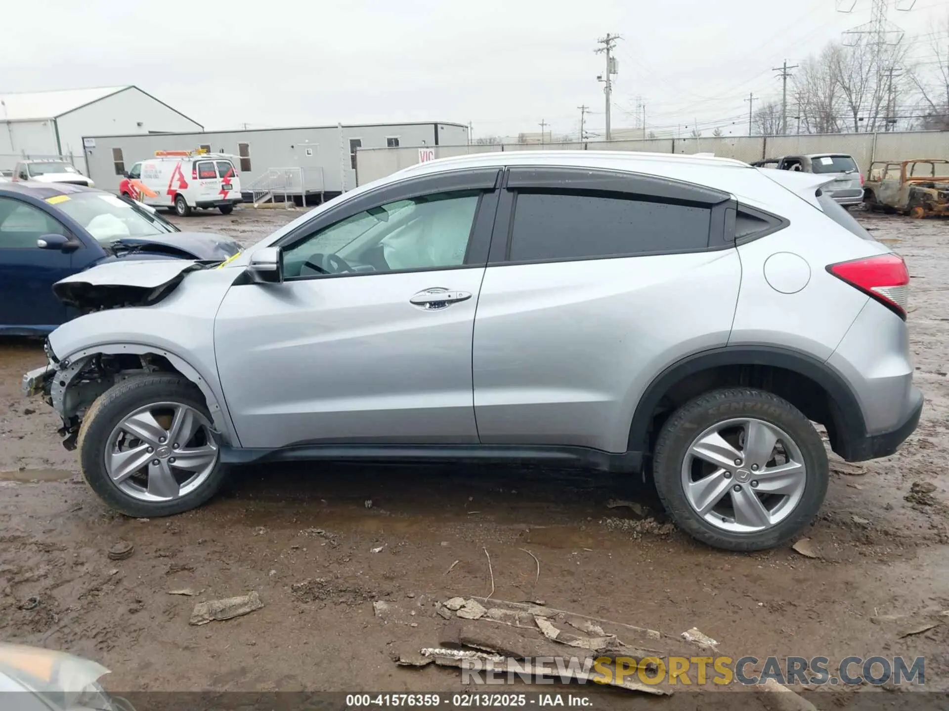 14 Photograph of a damaged car 3CZRU6H59LM702621 HONDA HR-V 2020