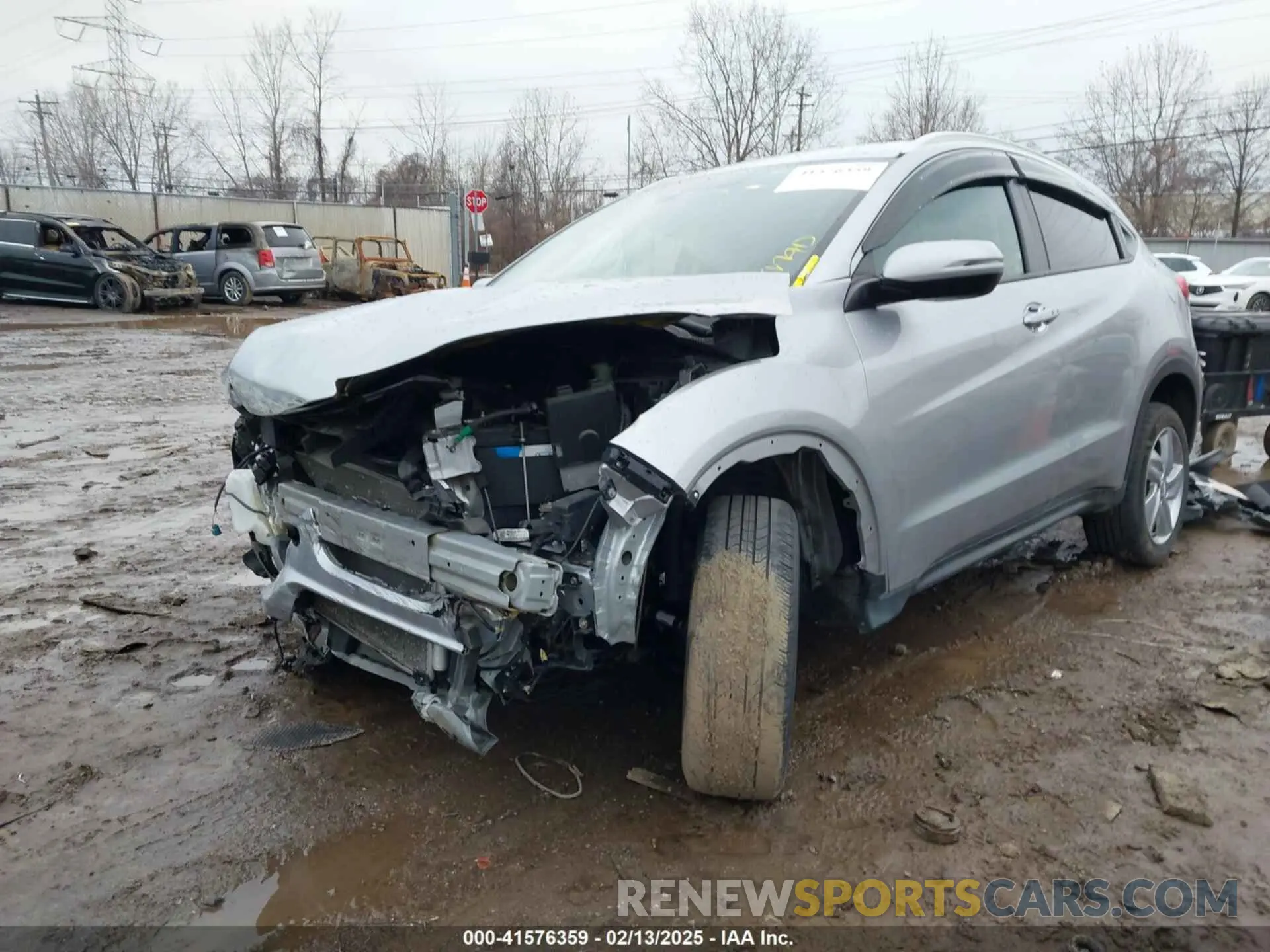 6 Photograph of a damaged car 3CZRU6H59LM702621 HONDA HR-V 2020