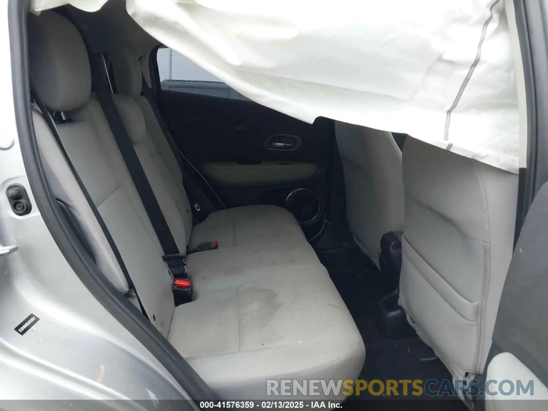 8 Photograph of a damaged car 3CZRU6H59LM702621 HONDA HR-V 2020