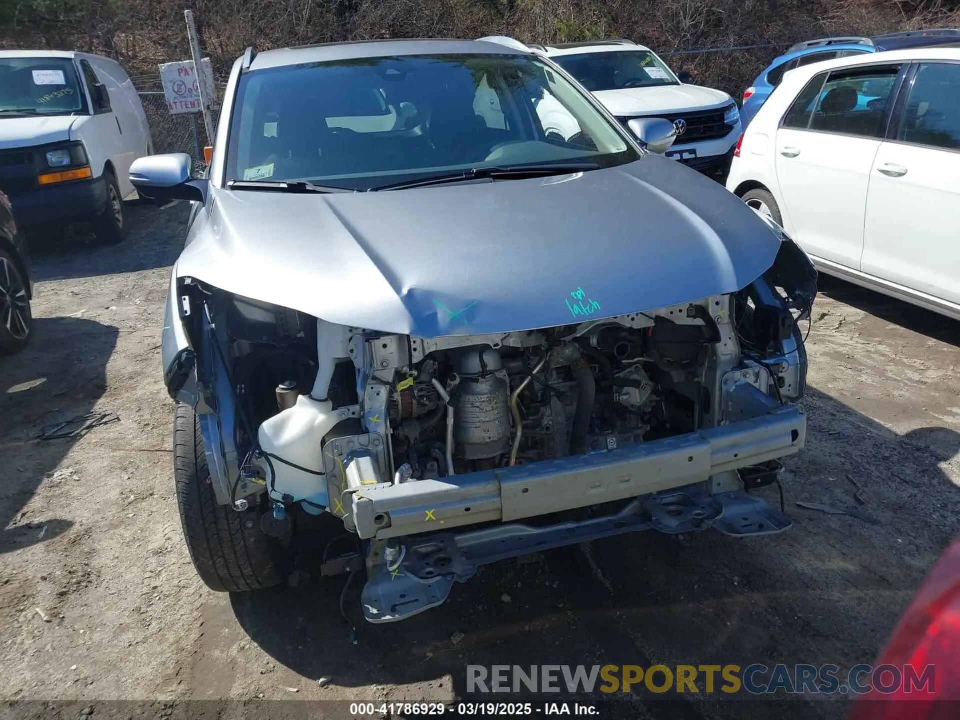 13 Photograph of a damaged car 3CZRU6H5XLM715538 HONDA HR-V 2020