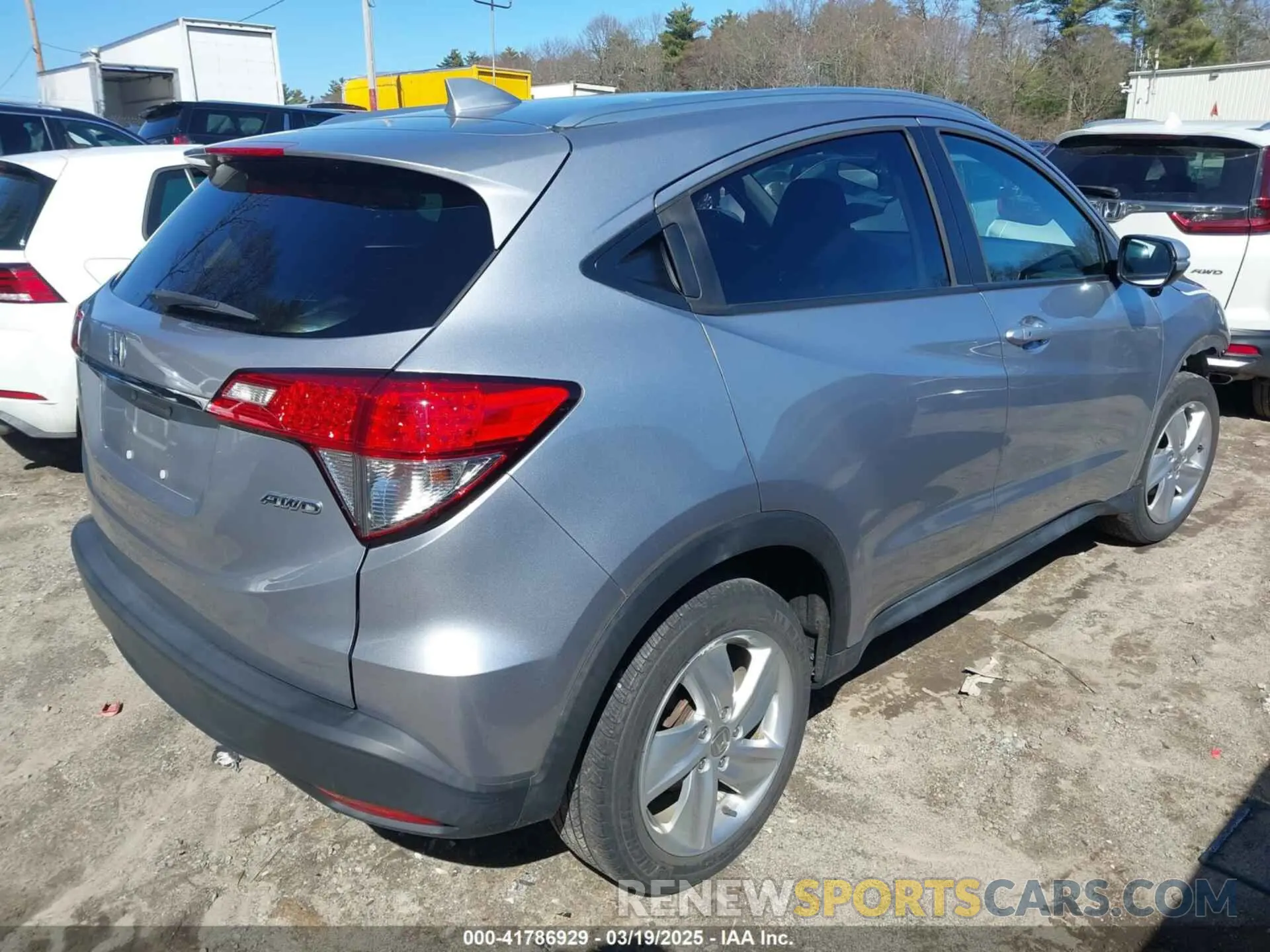 4 Photograph of a damaged car 3CZRU6H5XLM715538 HONDA HR-V 2020