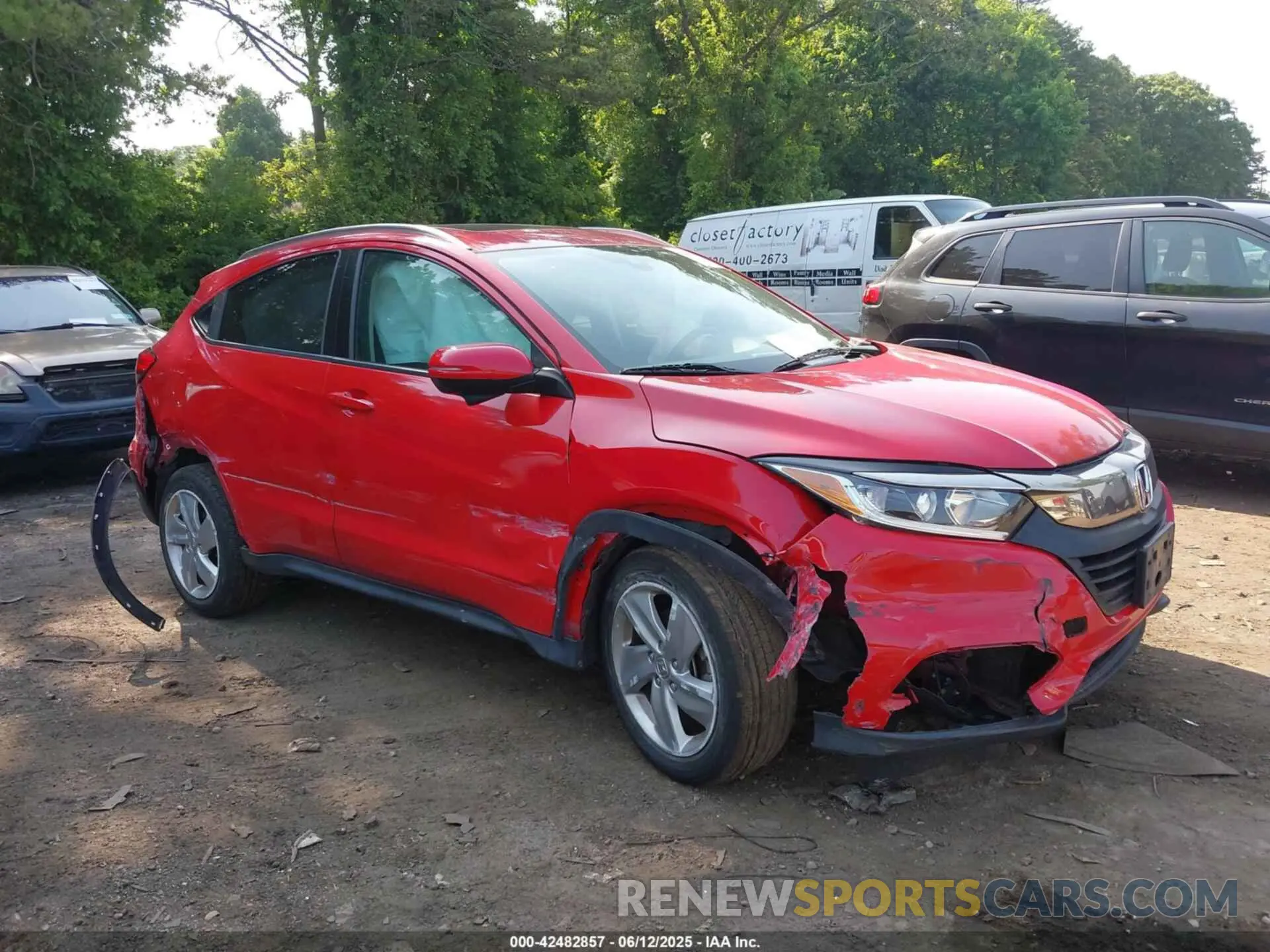 13 Photograph of a damaged car 3CZRU6H76LM729633 HONDA HR-V 2020