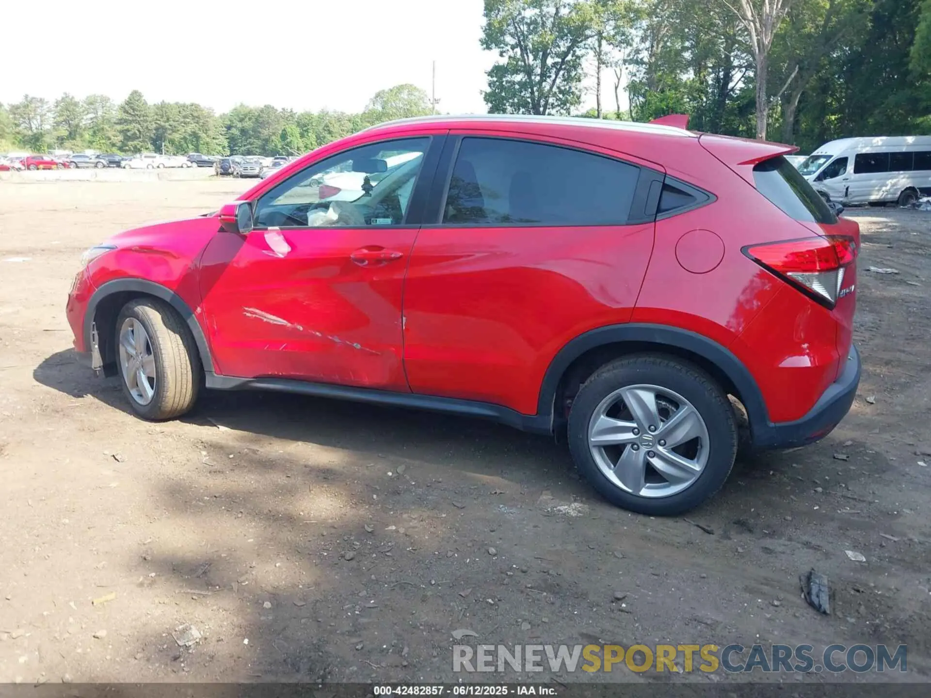 14 Photograph of a damaged car 3CZRU6H76LM729633 HONDA HR-V 2020