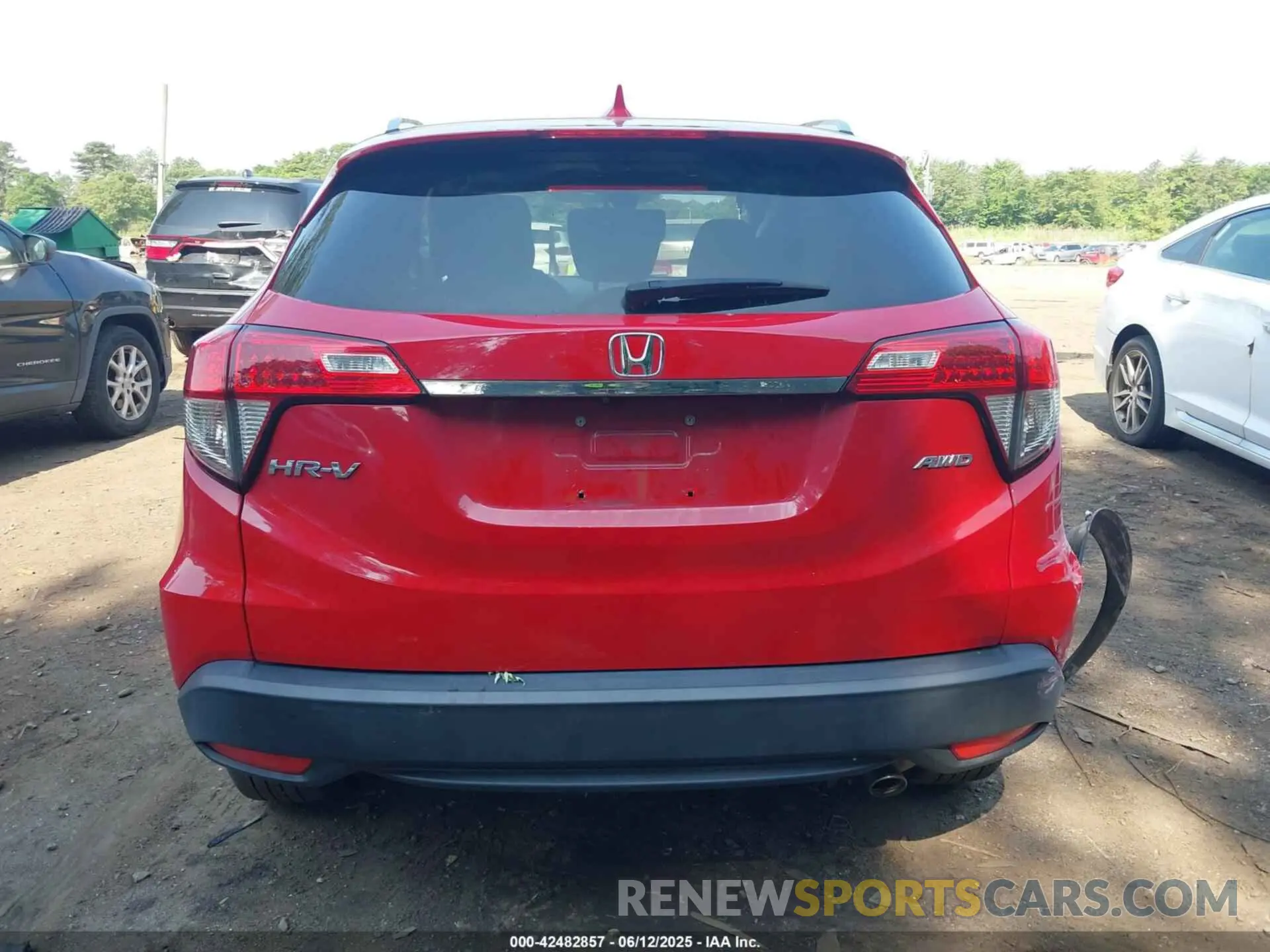 16 Photograph of a damaged car 3CZRU6H76LM729633 HONDA HR-V 2020