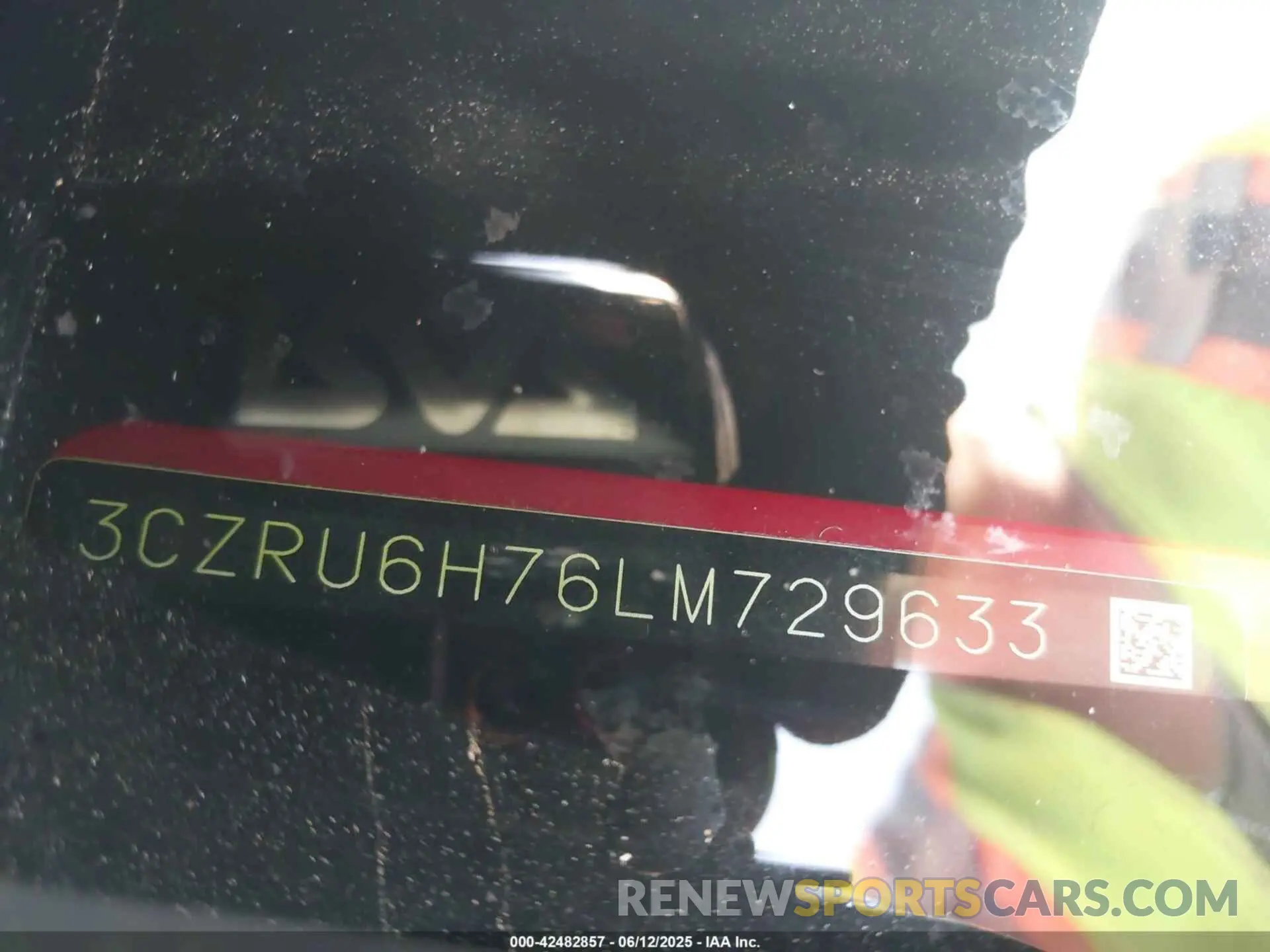 17 Photograph of a damaged car 3CZRU6H76LM729633 HONDA HR-V 2020