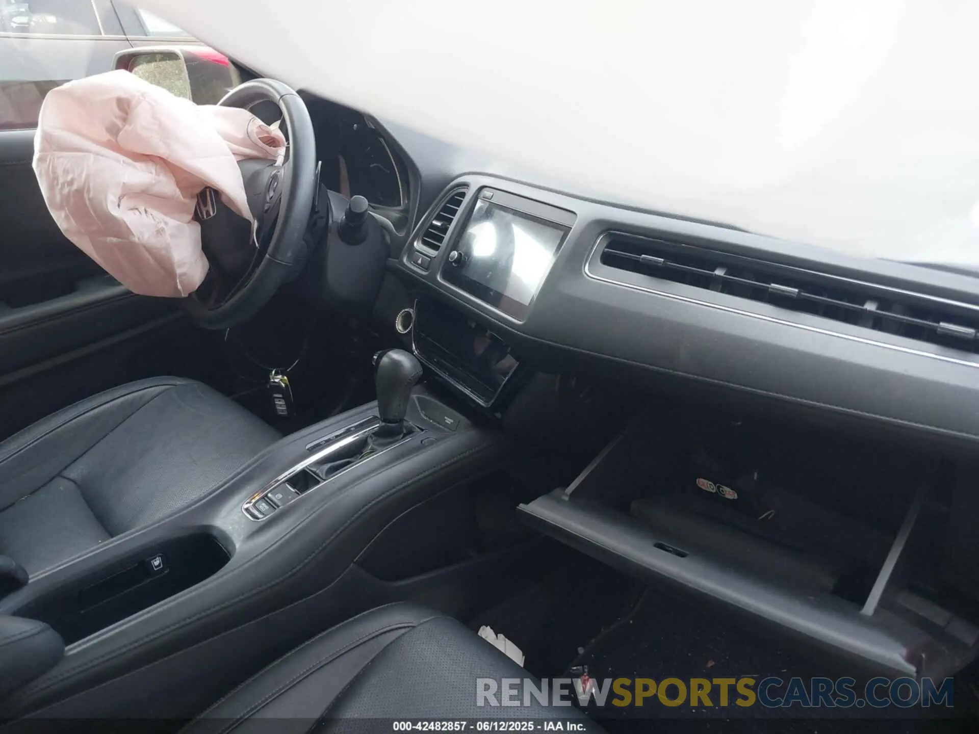 5 Photograph of a damaged car 3CZRU6H76LM729633 HONDA HR-V 2020