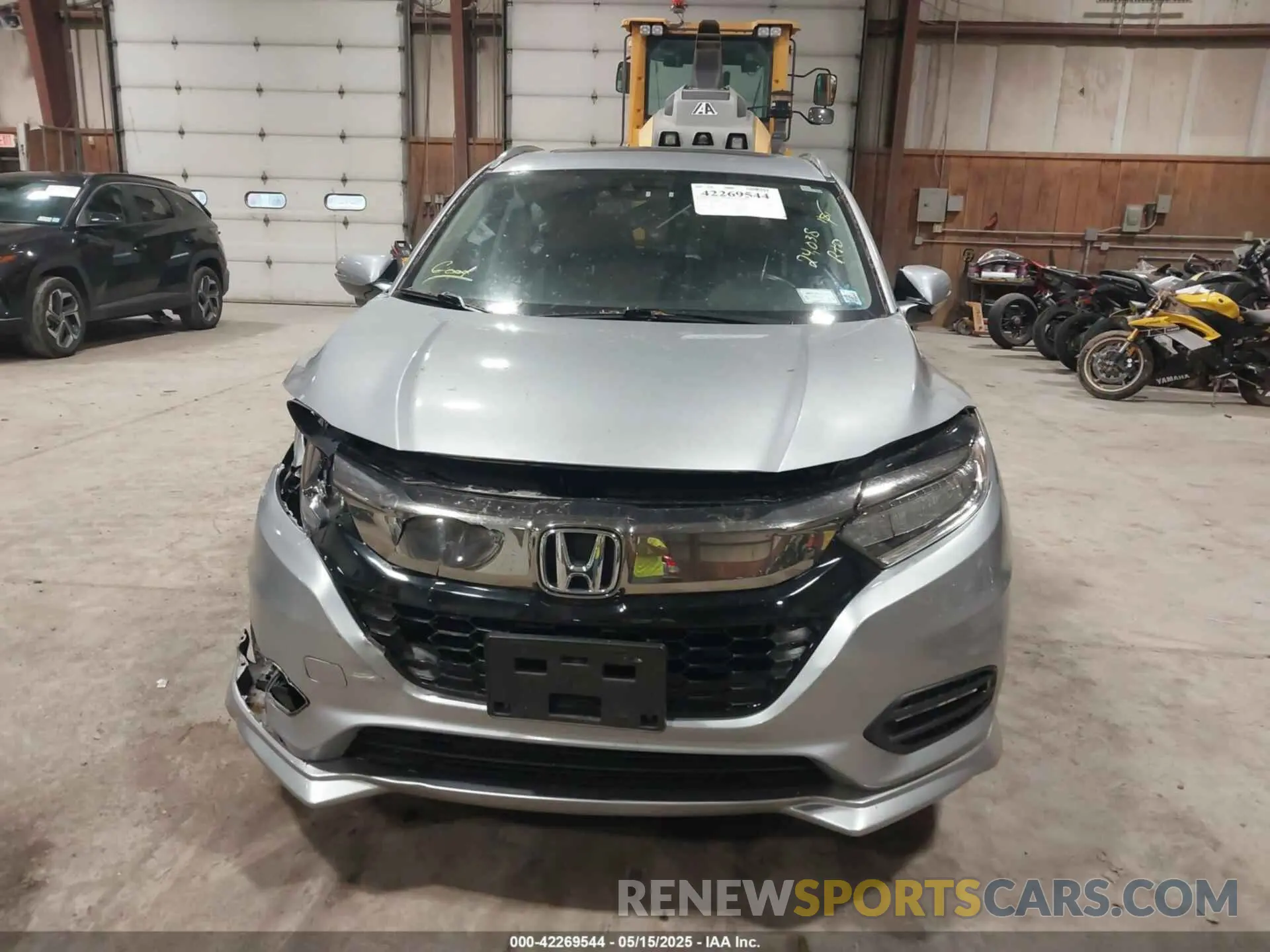 12 Photograph of a damaged car 3CZRU6H96LM708203 HONDA HR-V 2020