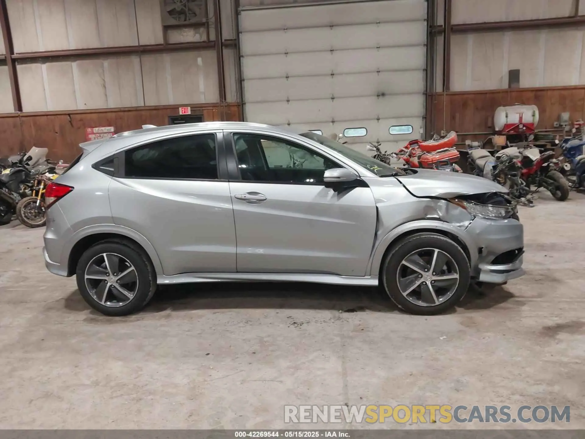 13 Photograph of a damaged car 3CZRU6H96LM708203 HONDA HR-V 2020