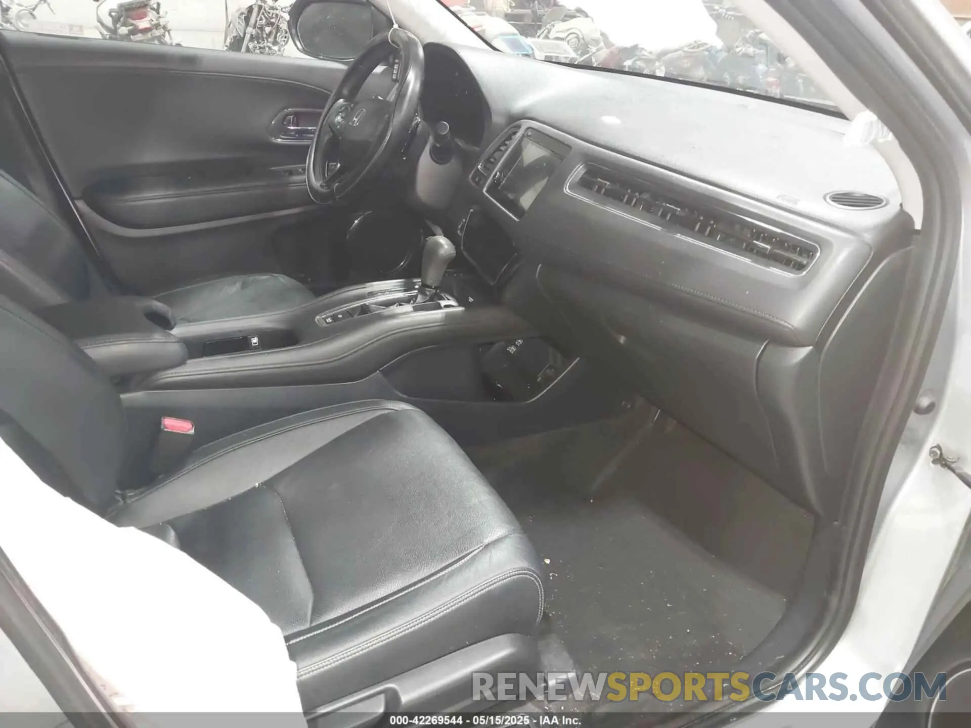 5 Photograph of a damaged car 3CZRU6H96LM708203 HONDA HR-V 2020
