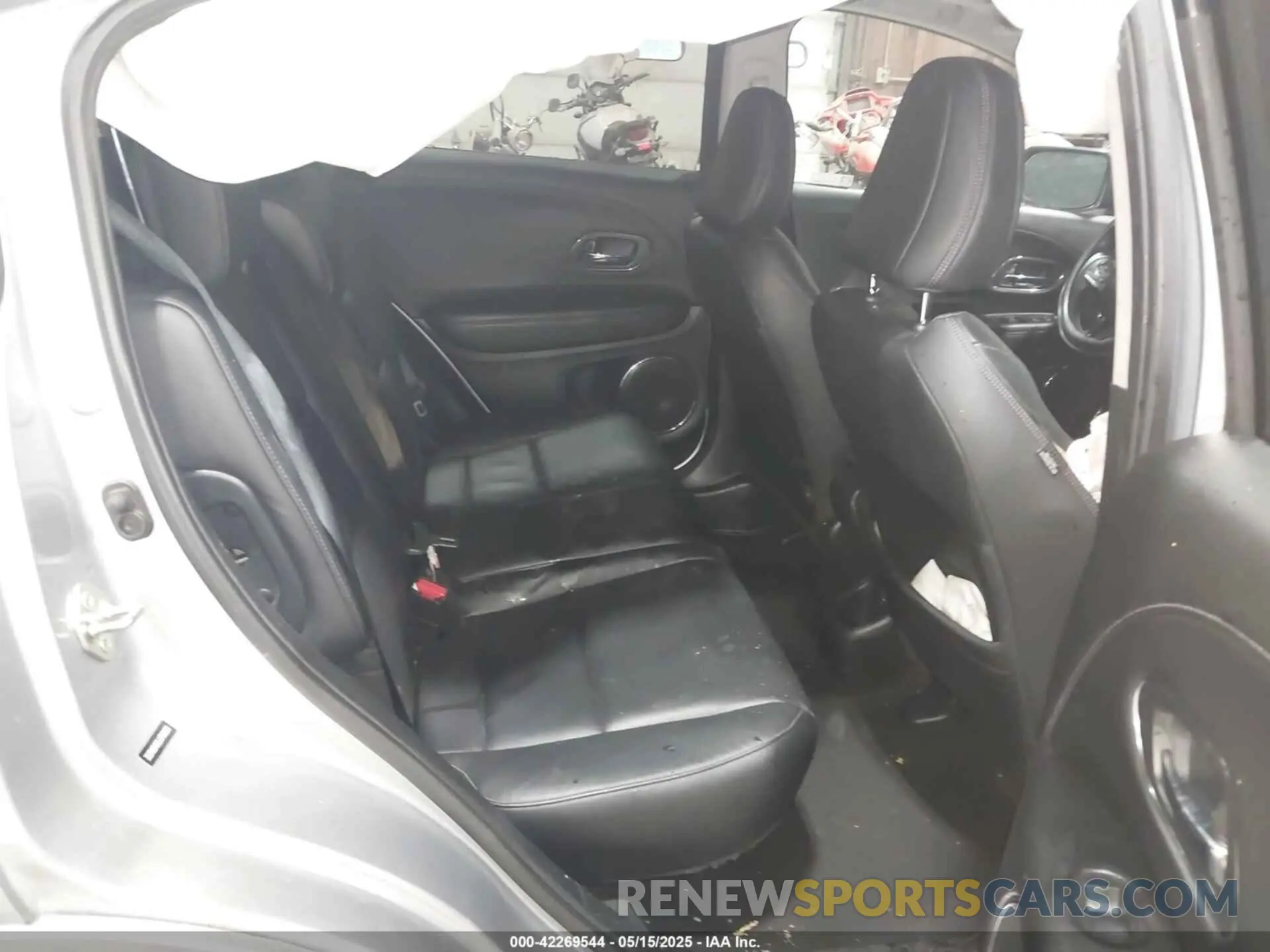 8 Photograph of a damaged car 3CZRU6H96LM708203 HONDA HR-V 2020
