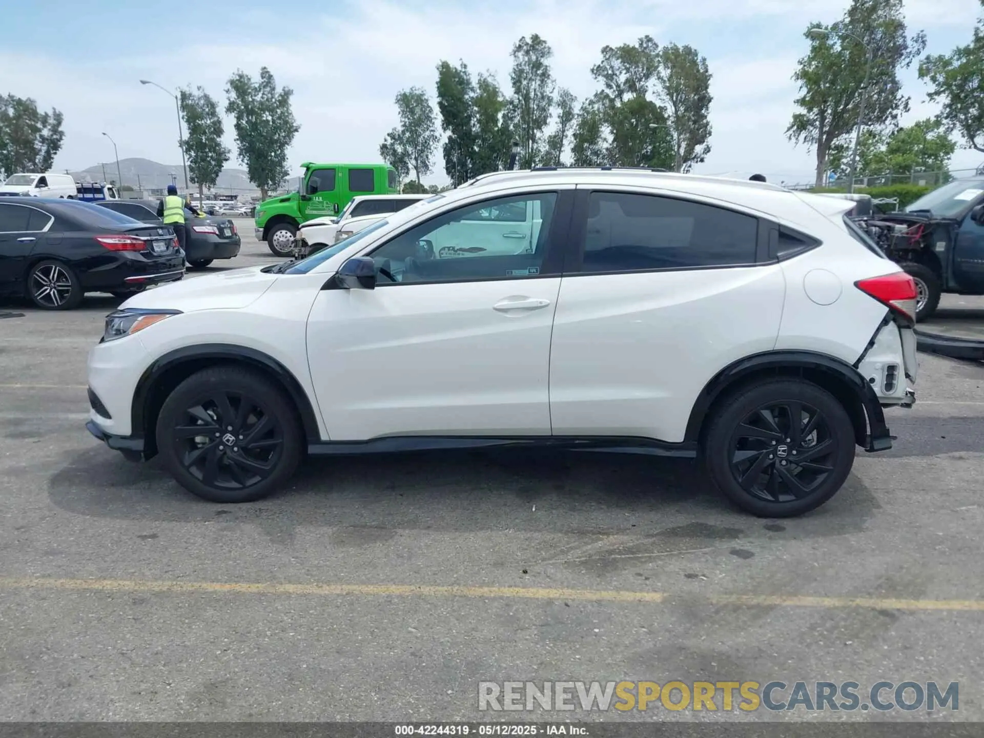 15 Photograph of a damaged car 3CZRU5H15MM725984 HONDA HR-V 2021