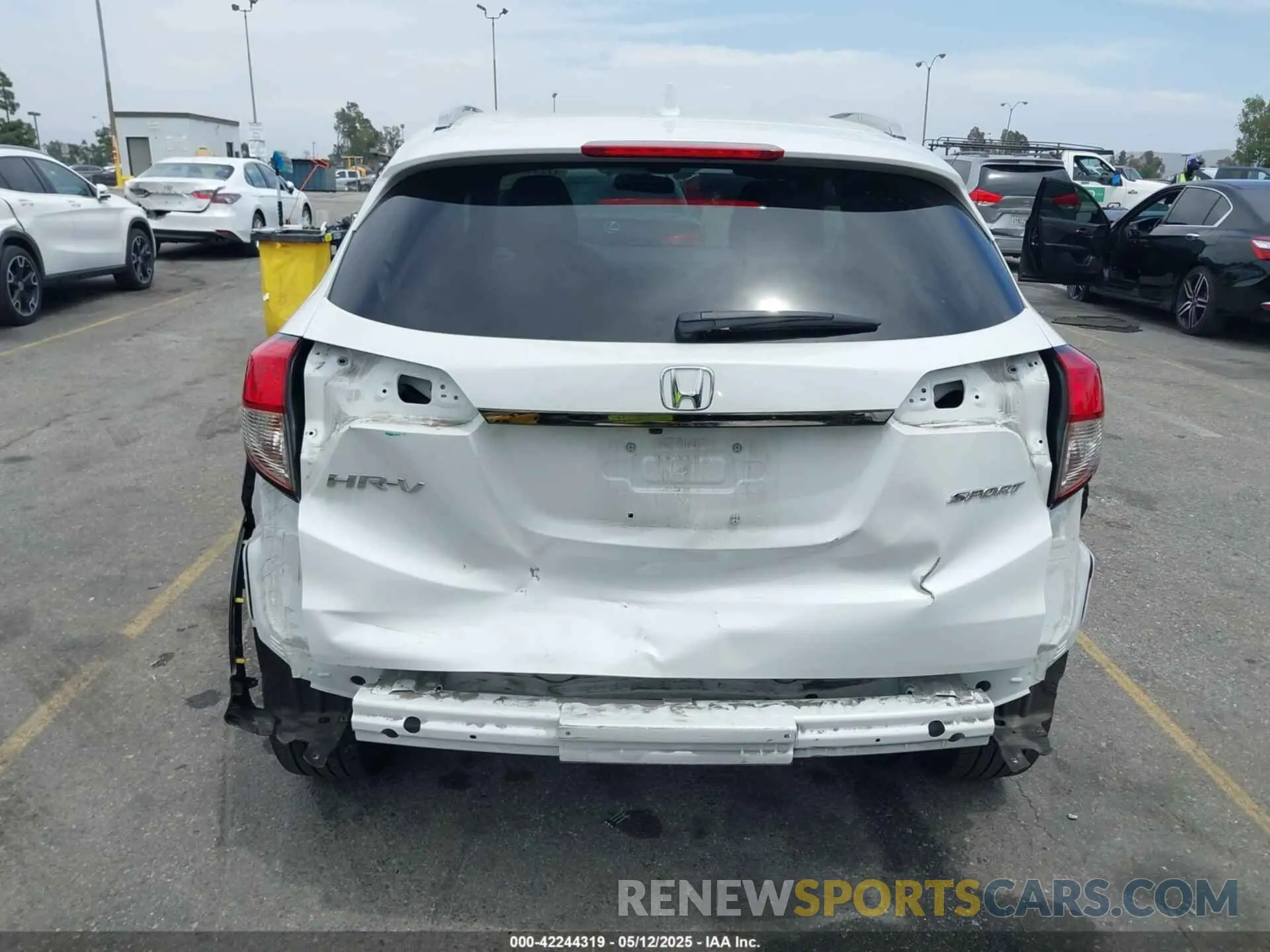 17 Photograph of a damaged car 3CZRU5H15MM725984 HONDA HR-V 2021