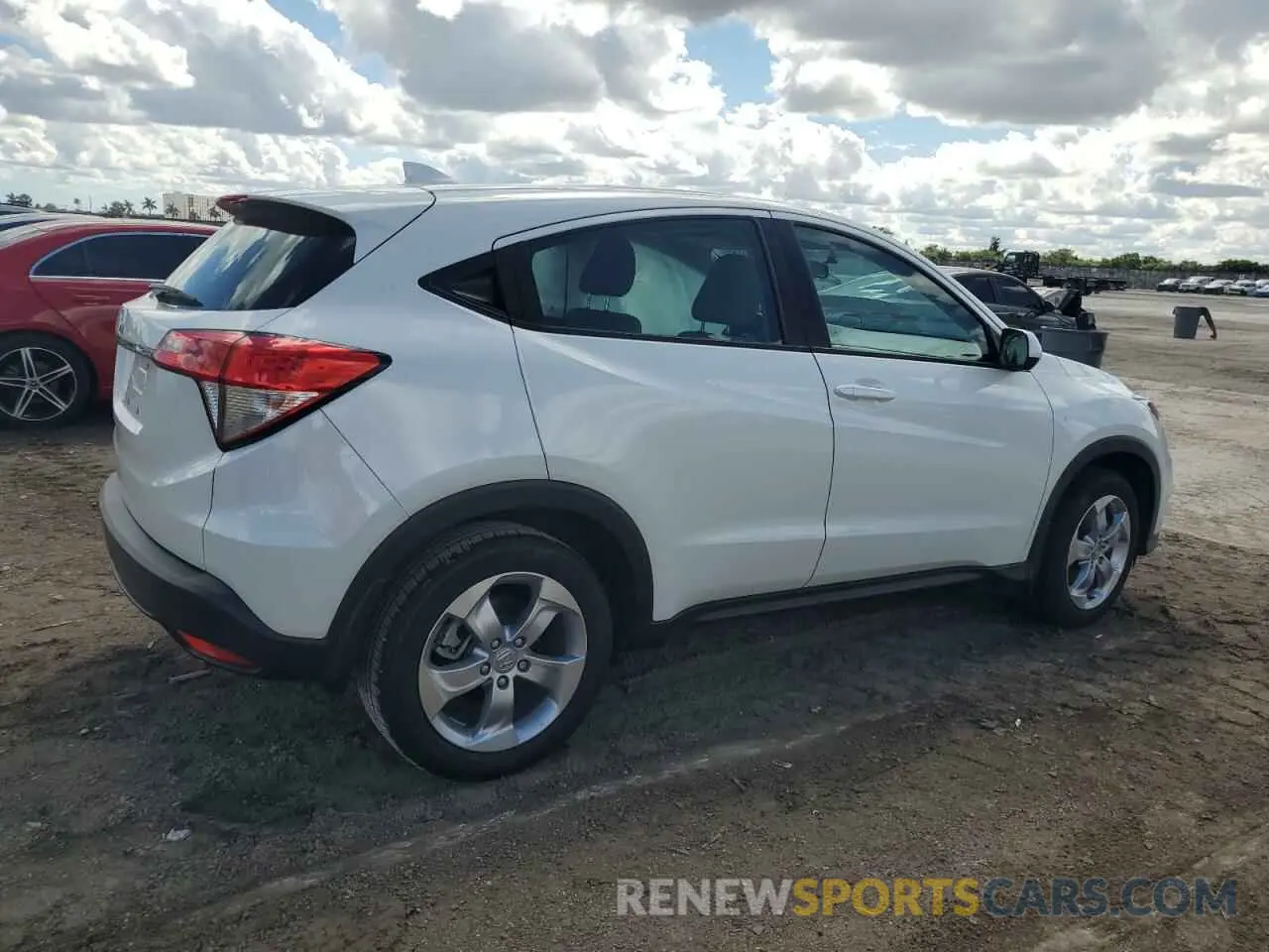 3 Photograph of a damaged car 3CZRU5H30MM726199 HONDA HR-V 2021