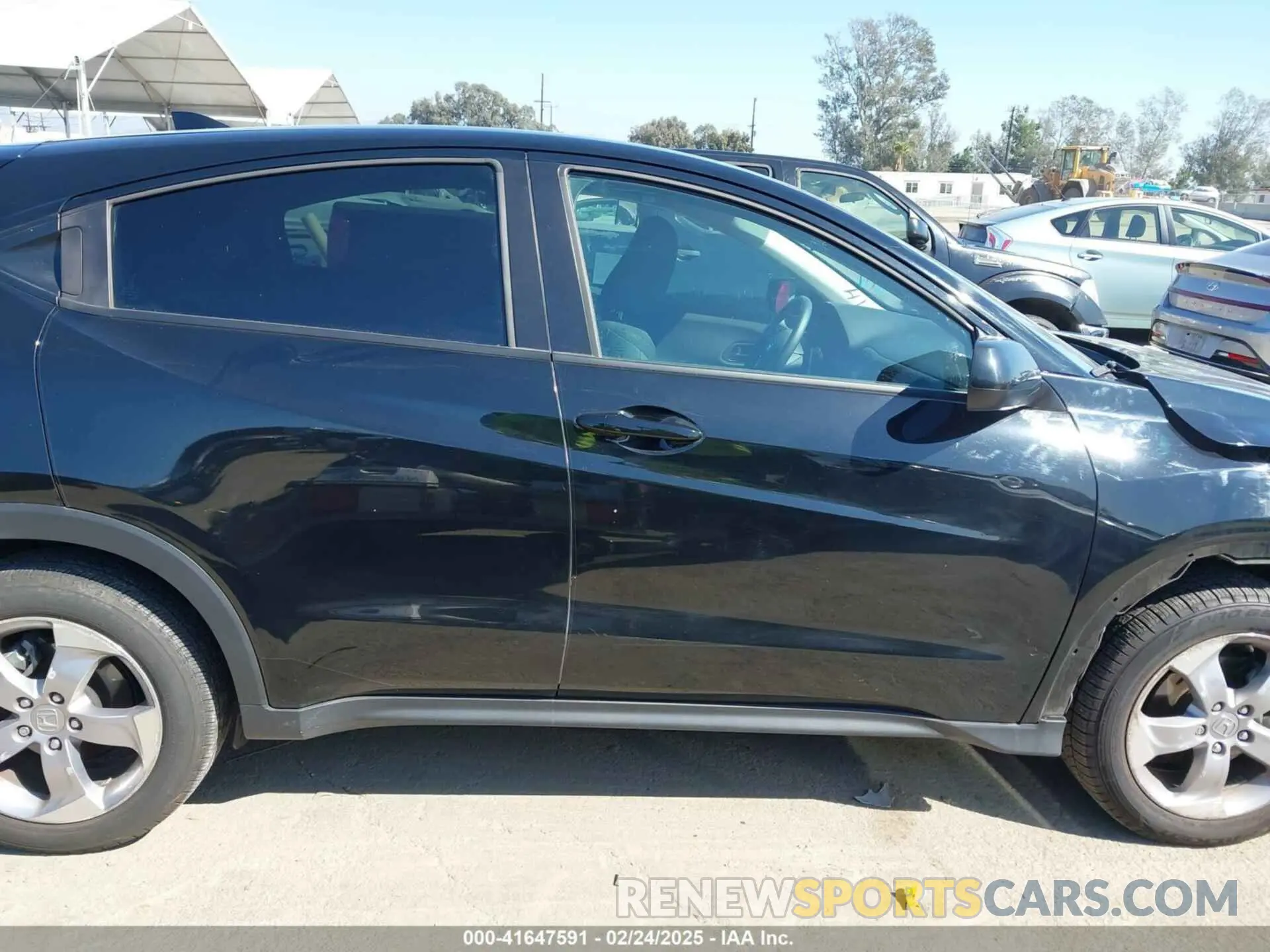 14 Photograph of a damaged car 3CZRU5H32MM724941 HONDA HR-V 2021