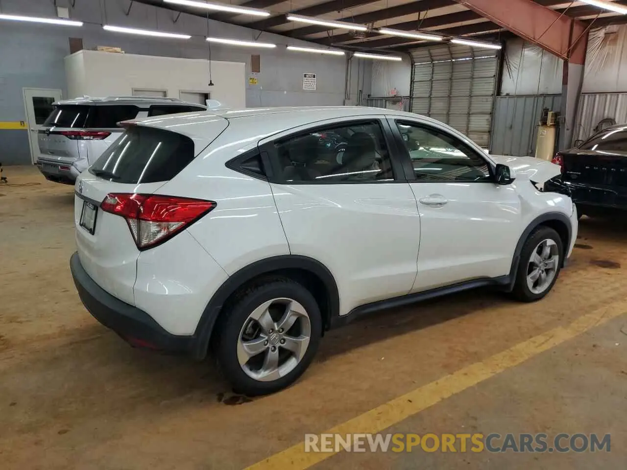 3 Photograph of a damaged car 3CZRU5H37MM717984 HONDA HR-V 2021
