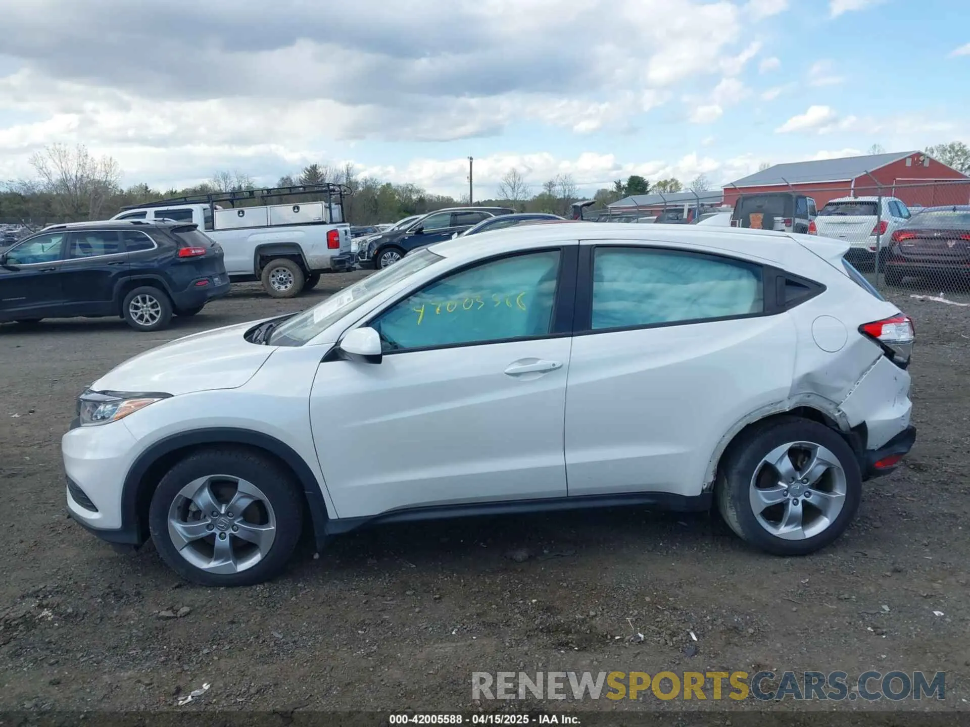 14 Photograph of a damaged car 3CZRU5H37MM718648 HONDA HR-V 2021