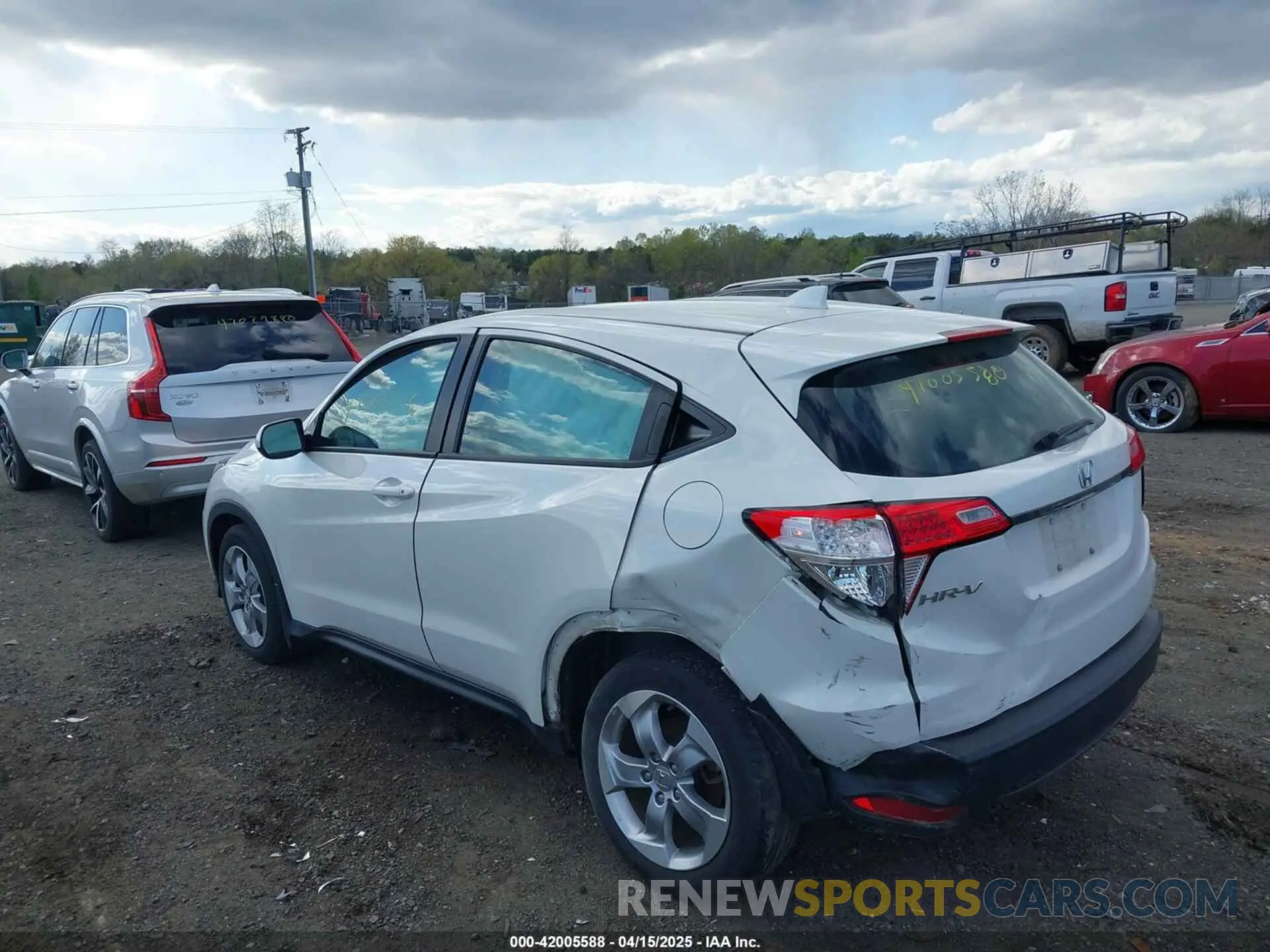 3 Photograph of a damaged car 3CZRU5H37MM718648 HONDA HR-V 2021
