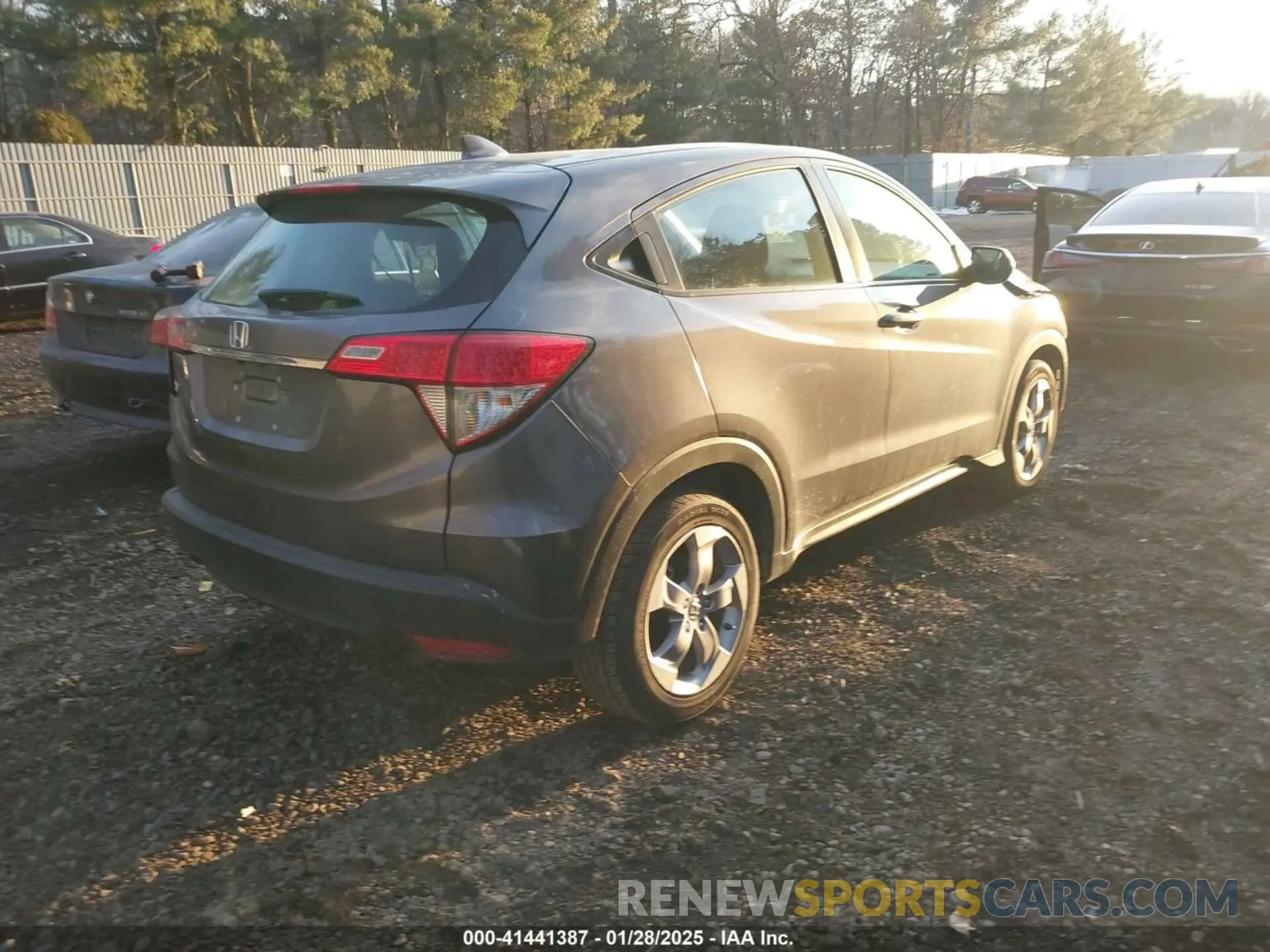 4 Фотография поврежденного автомобиля 3CZRU5H3XMM734410 HONDA HR-V 2021