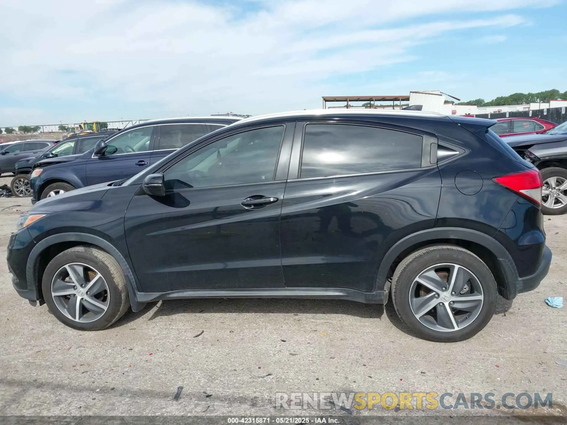 14 Photograph of a damaged car 3CZRU5H50MM708285 HONDA HR-V 2021