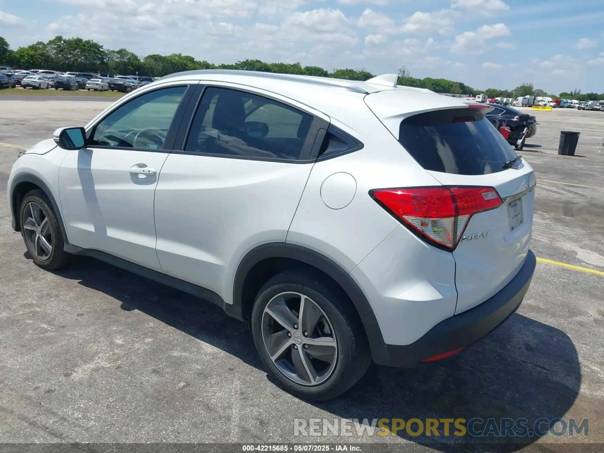3 Photograph of a damaged car 3CZRU5H51MM729761 HONDA HR-V 2021