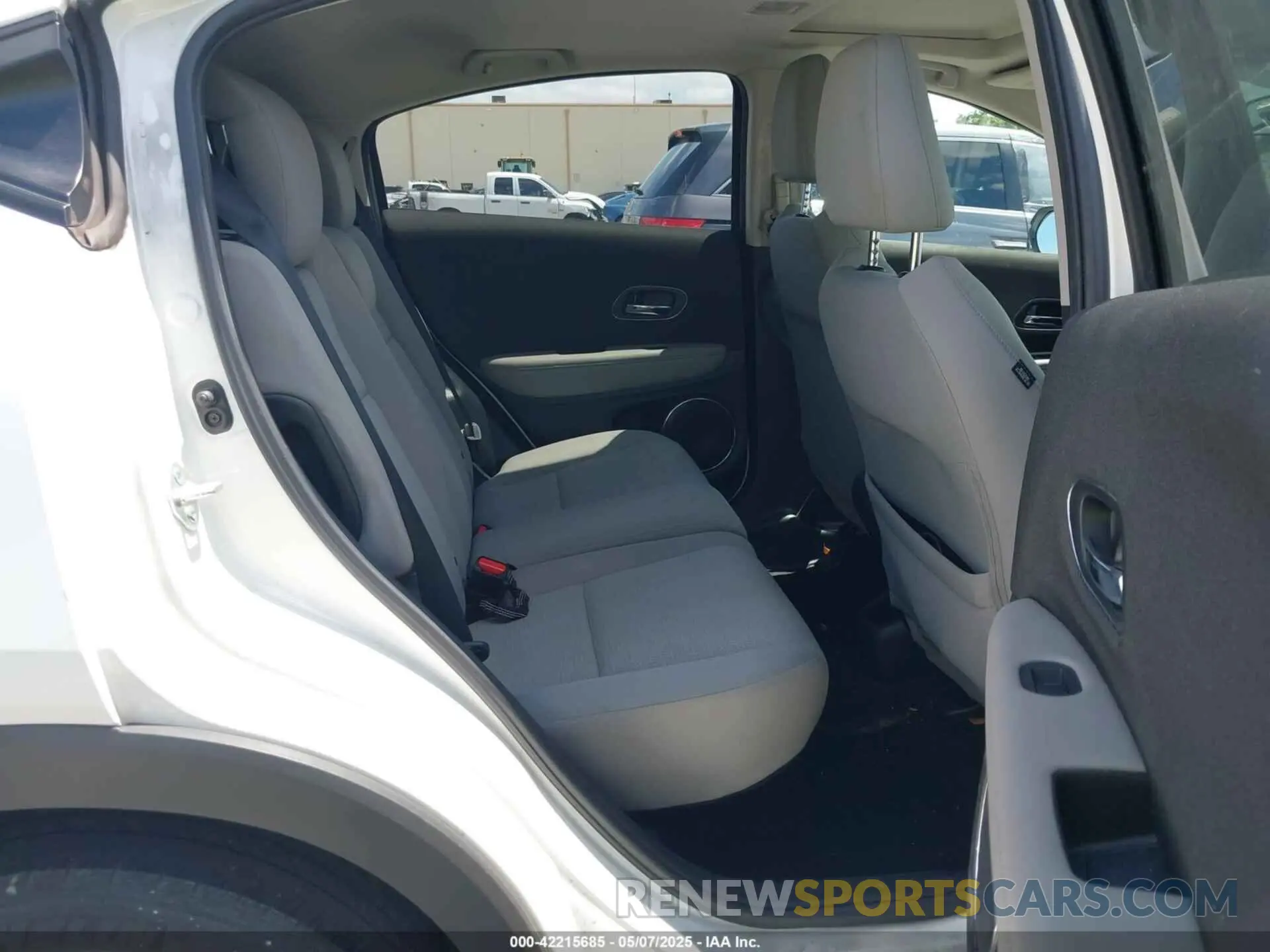 8 Photograph of a damaged car 3CZRU5H51MM729761 HONDA HR-V 2021