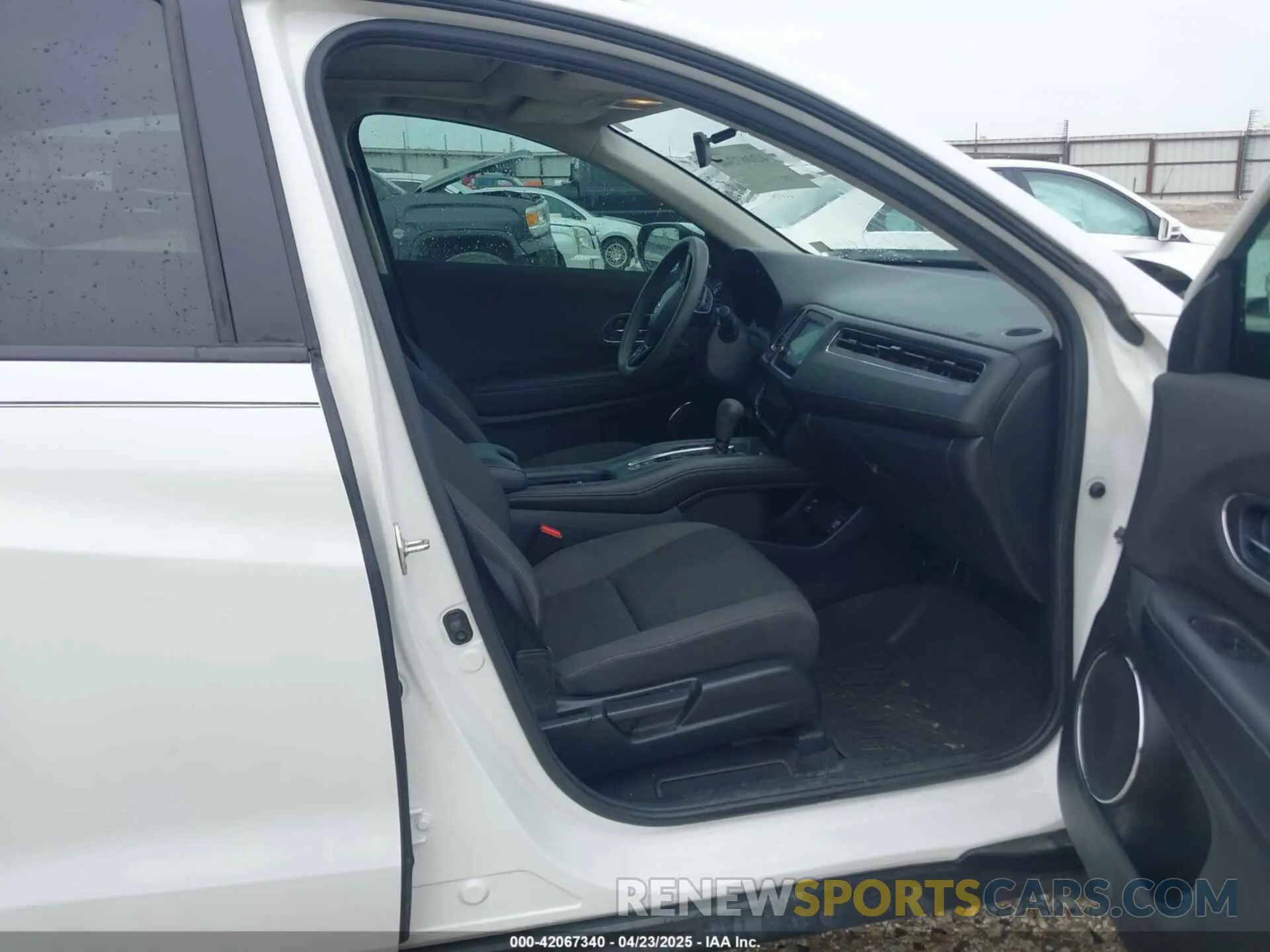 5 Photograph of a damaged car 3CZRU5H53MM711441 HONDA HR-V 2021