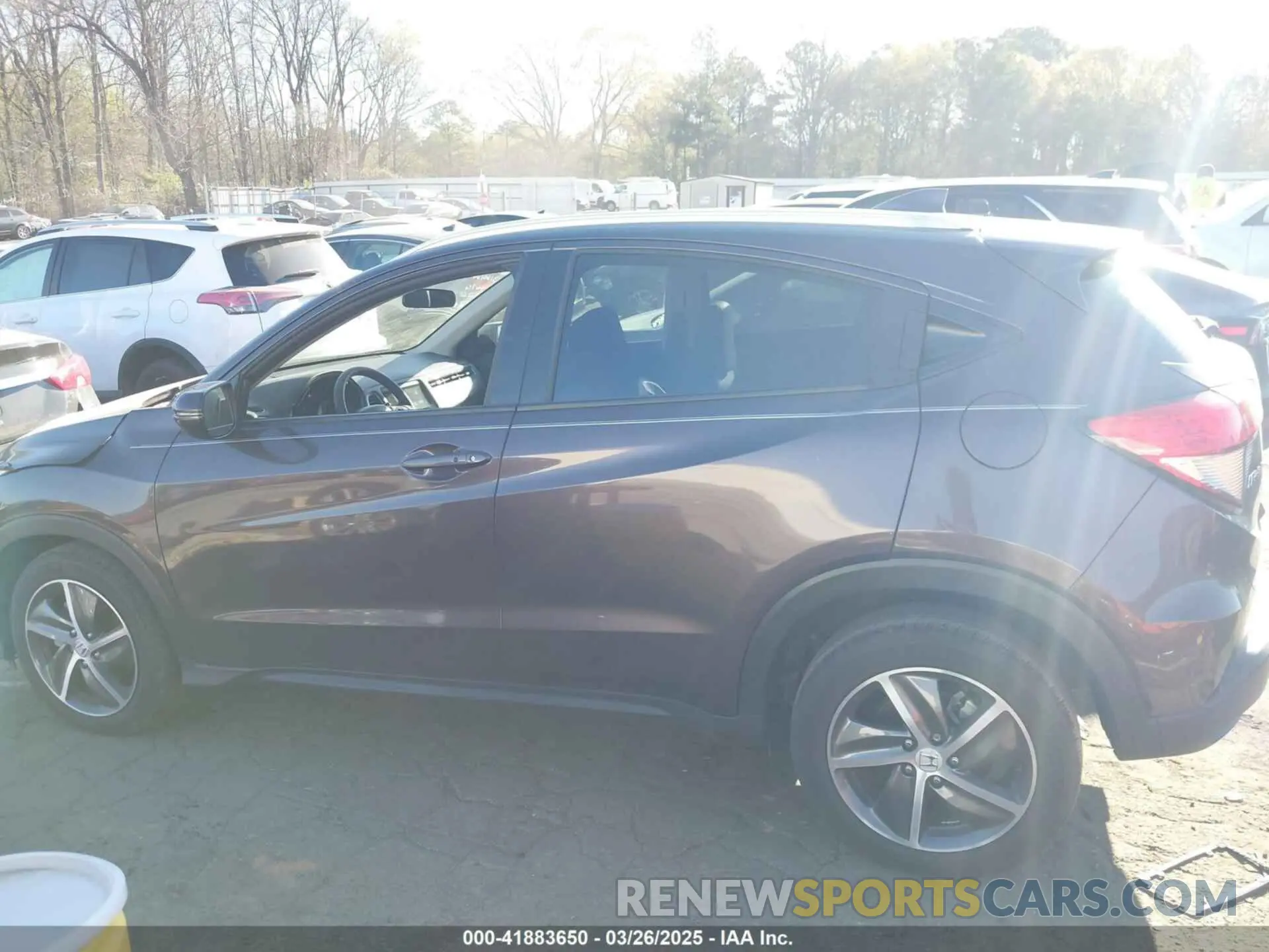 14 Photograph of a damaged car 3CZRU5H53MM721676 HONDA HR-V 2021