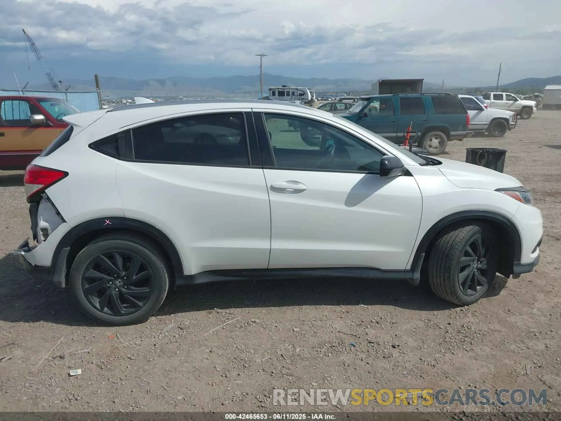 14 Photograph of a damaged car 3CZRU6H11MM727513 HONDA HR-V 2021