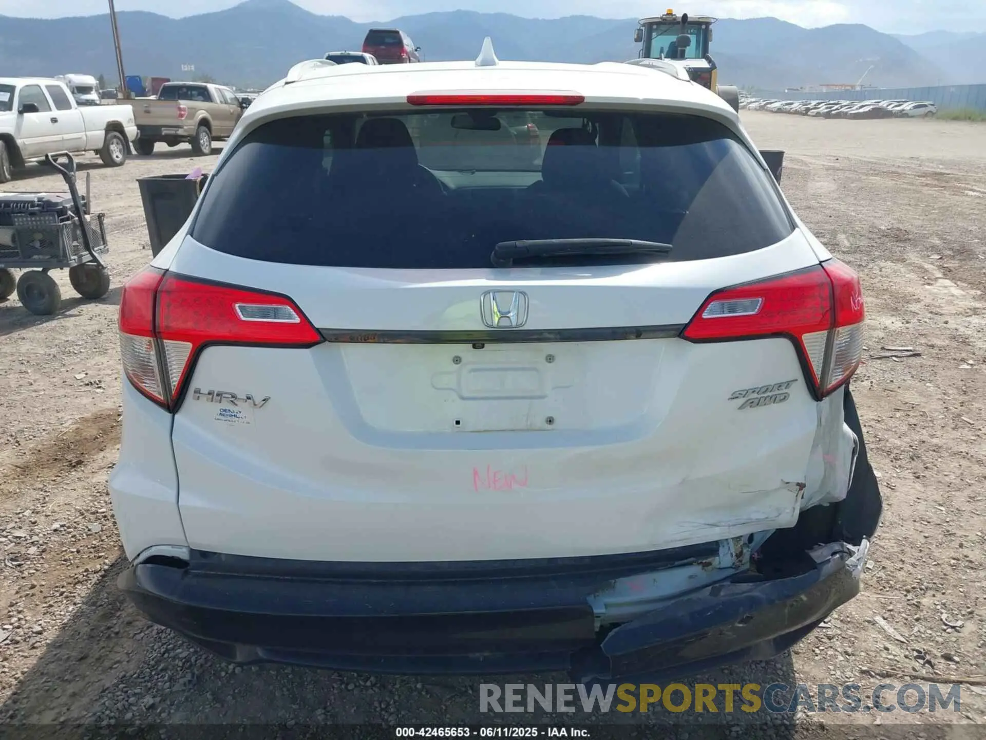 17 Photograph of a damaged car 3CZRU6H11MM727513 HONDA HR-V 2021