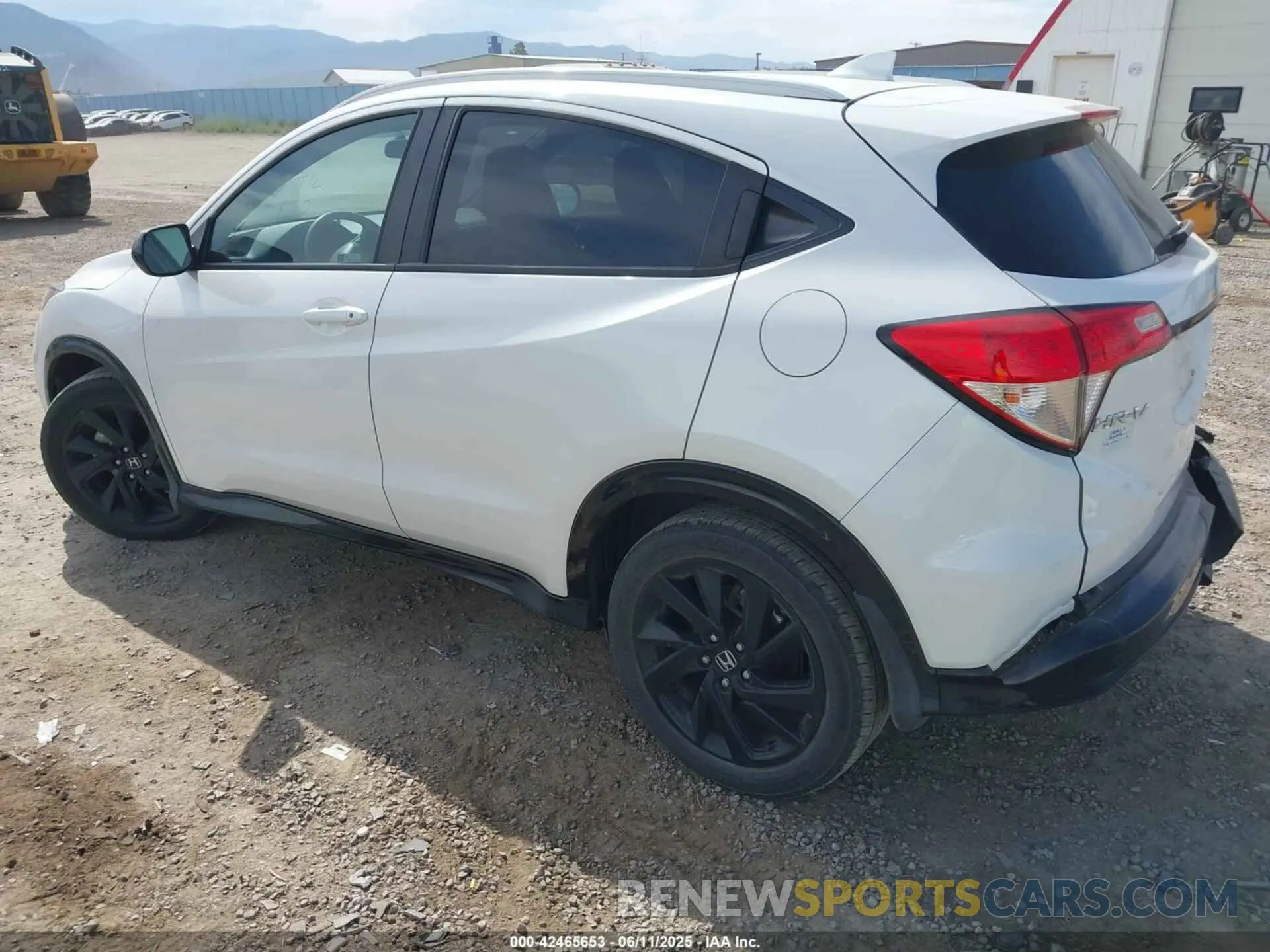 3 Photograph of a damaged car 3CZRU6H11MM727513 HONDA HR-V 2021