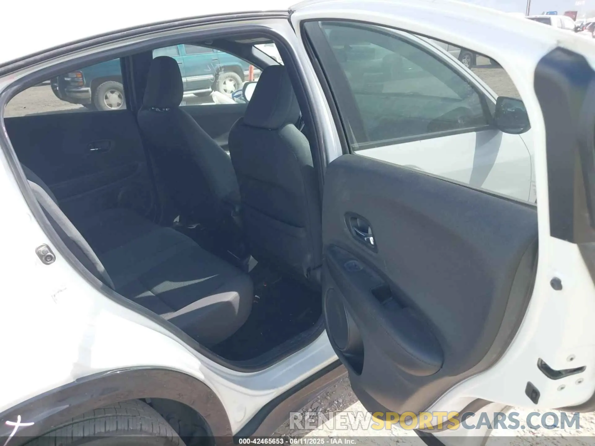 8 Photograph of a damaged car 3CZRU6H11MM727513 HONDA HR-V 2021