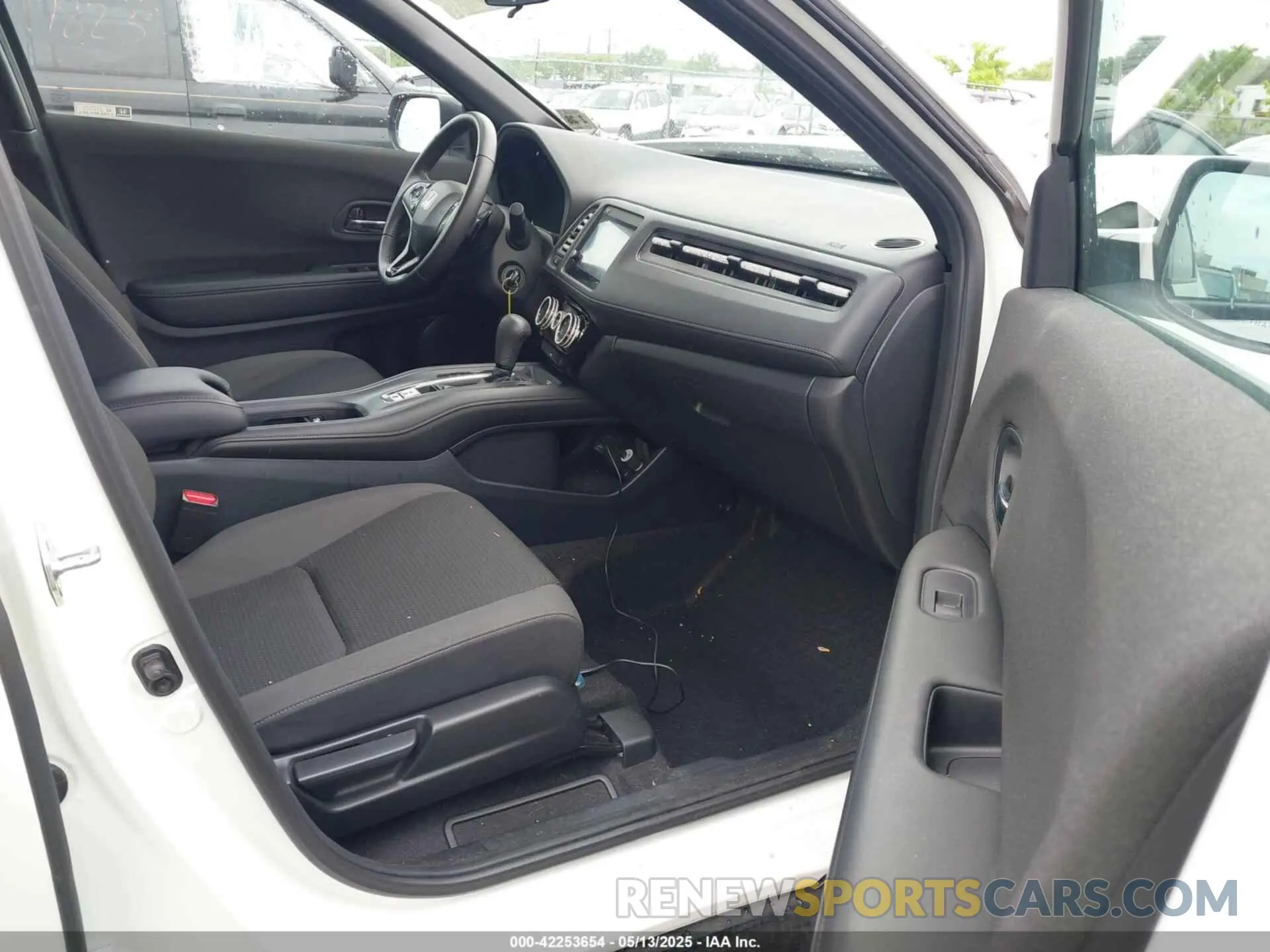 5 Фотография поврежденного автомобиля 3CZRU6H12MM721137 HONDA HR-V 2021