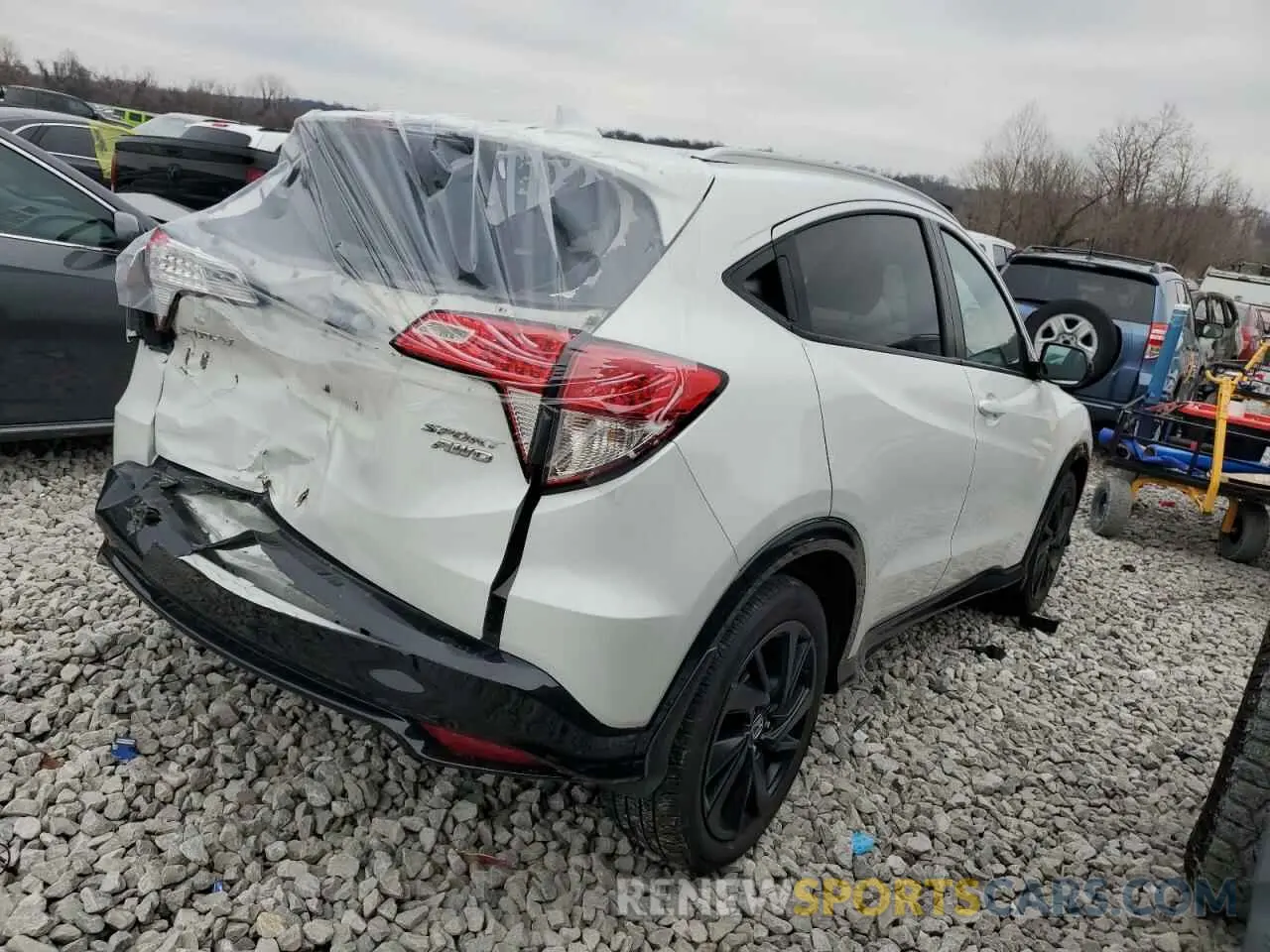 3 Photograph of a damaged car 3CZRU6H15MM738952 HONDA HR-V 2021