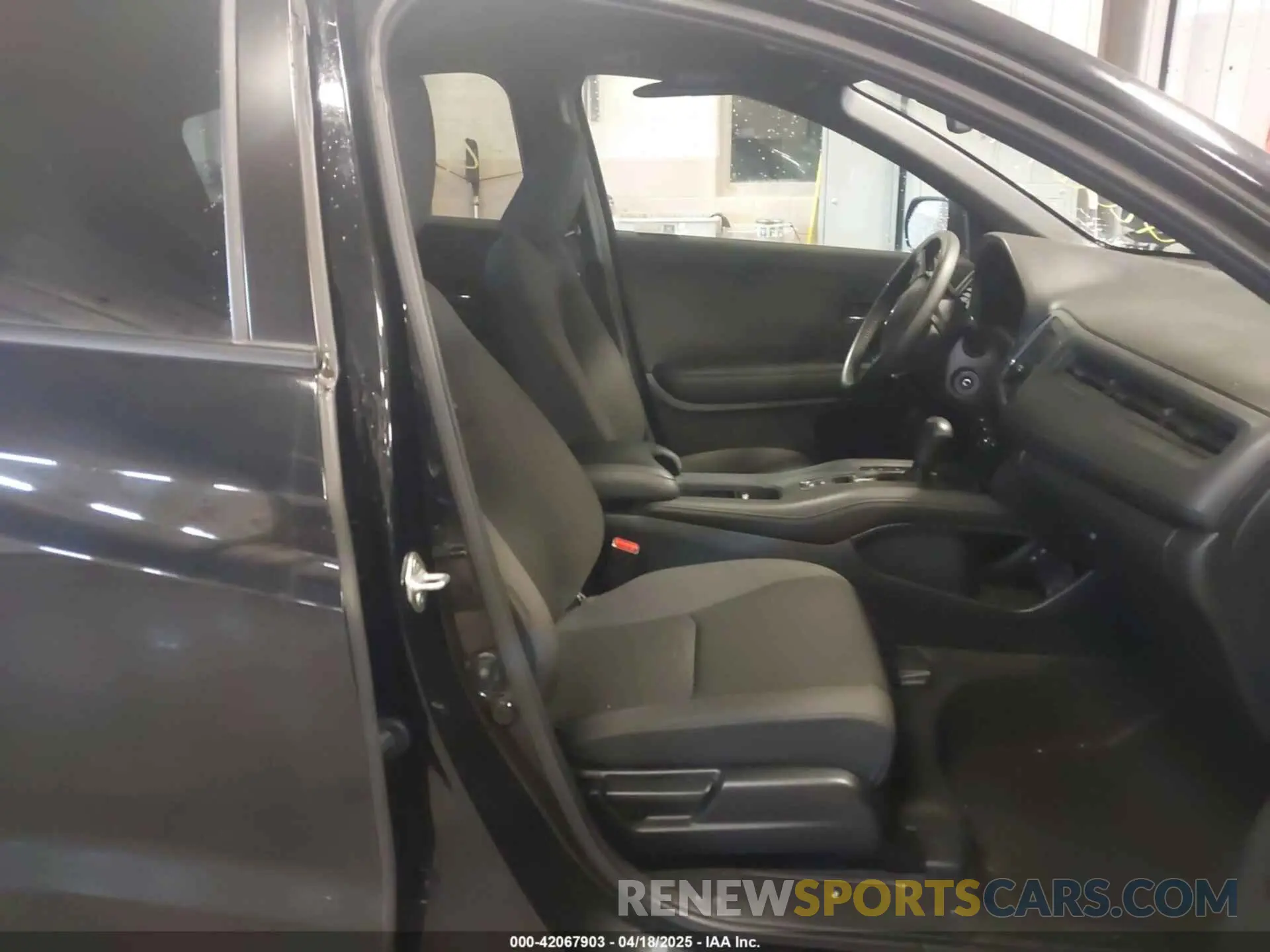 5 Photograph of a damaged car 3CZRU6H16MM743688 HONDA HR-V 2021