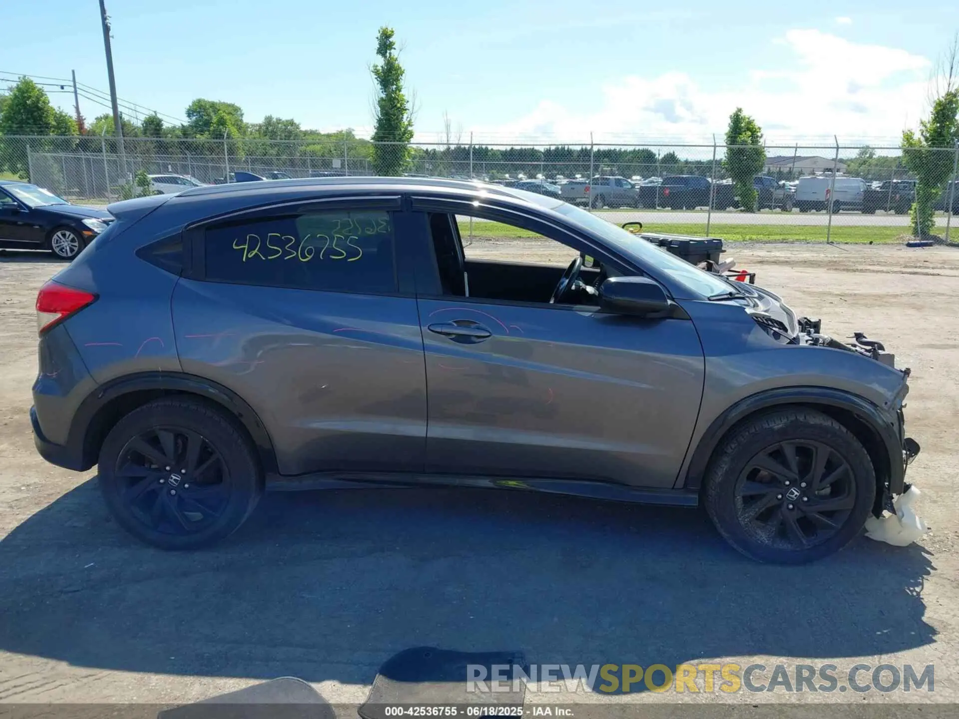 14 Photograph of a damaged car 3CZRU6H17MM720078 HONDA HR-V 2021