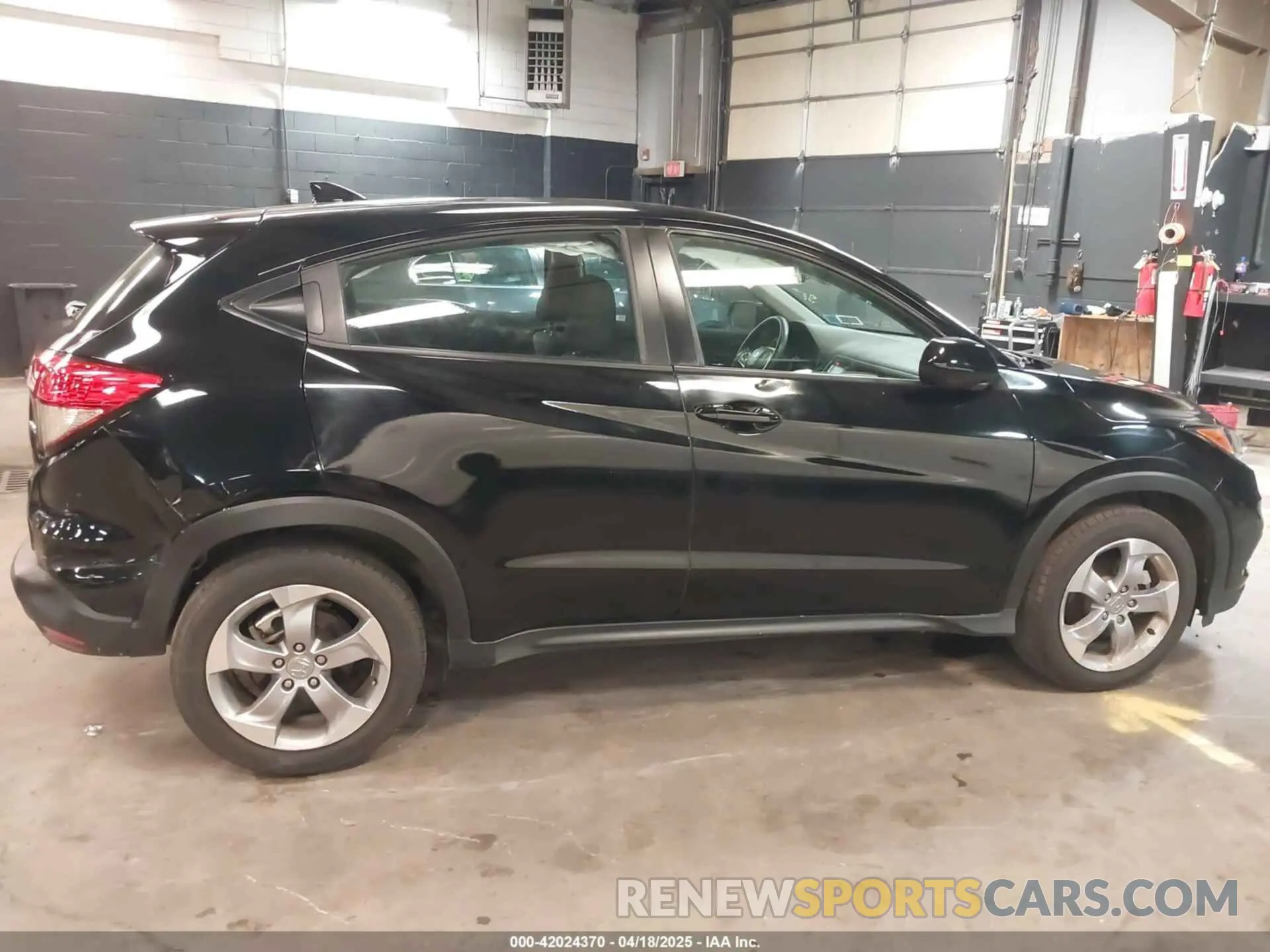 13 Photograph of a damaged car 3CZRU6H30MM710767 HONDA HR-V 2021