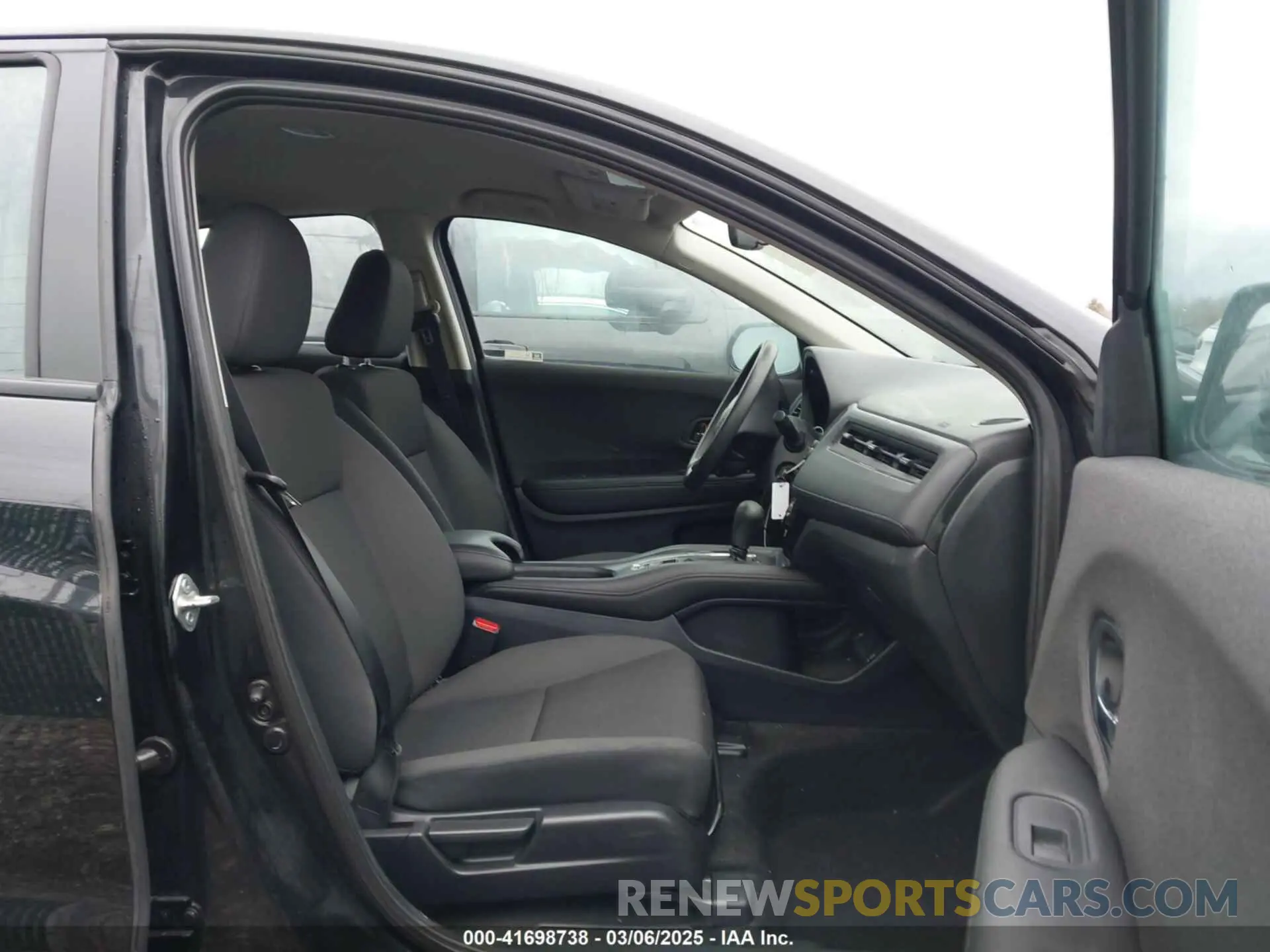 5 Photograph of a damaged car 3CZRU6H30MM711305 HONDA HR-V 2021