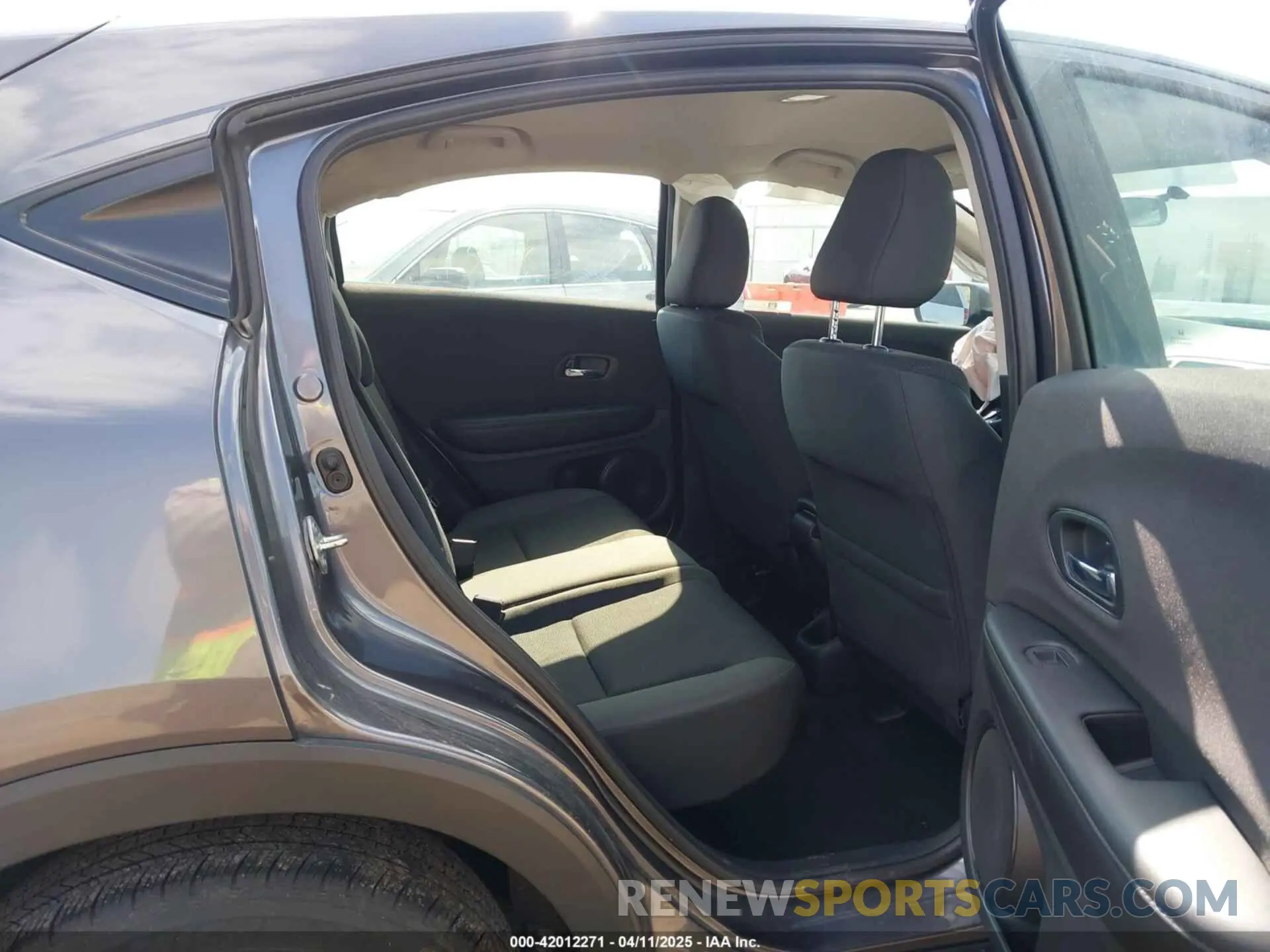 8 Photograph of a damaged car 3CZRU6H31MM703097 HONDA HR-V 2021