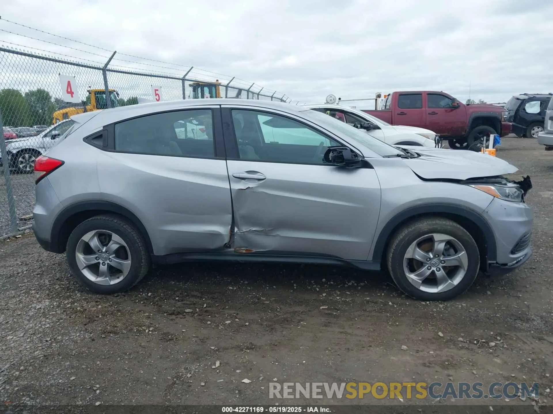 14 Photograph of a damaged car 3CZRU6H31MM703150 HONDA HR-V 2021