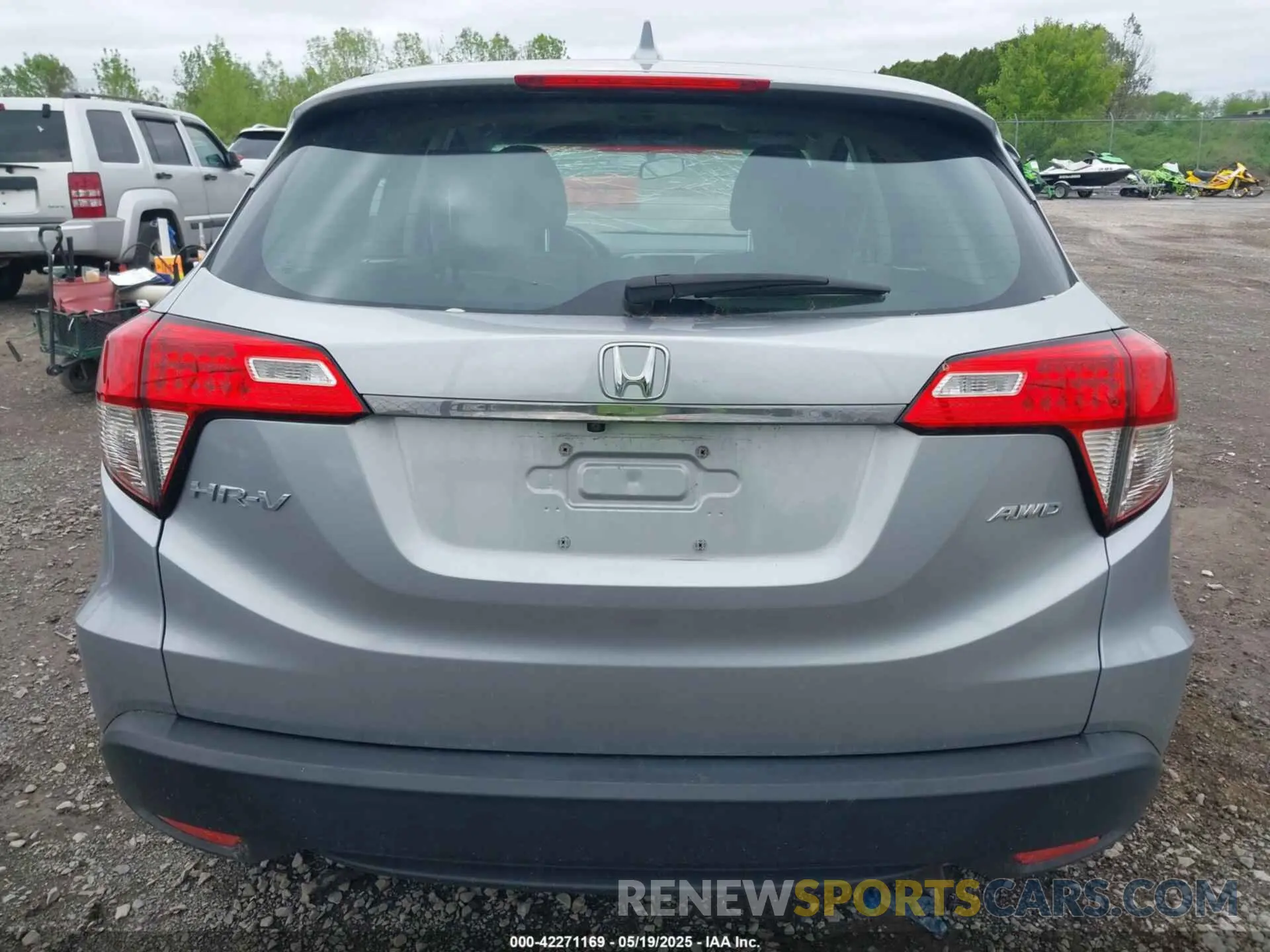 17 Photograph of a damaged car 3CZRU6H31MM703150 HONDA HR-V 2021