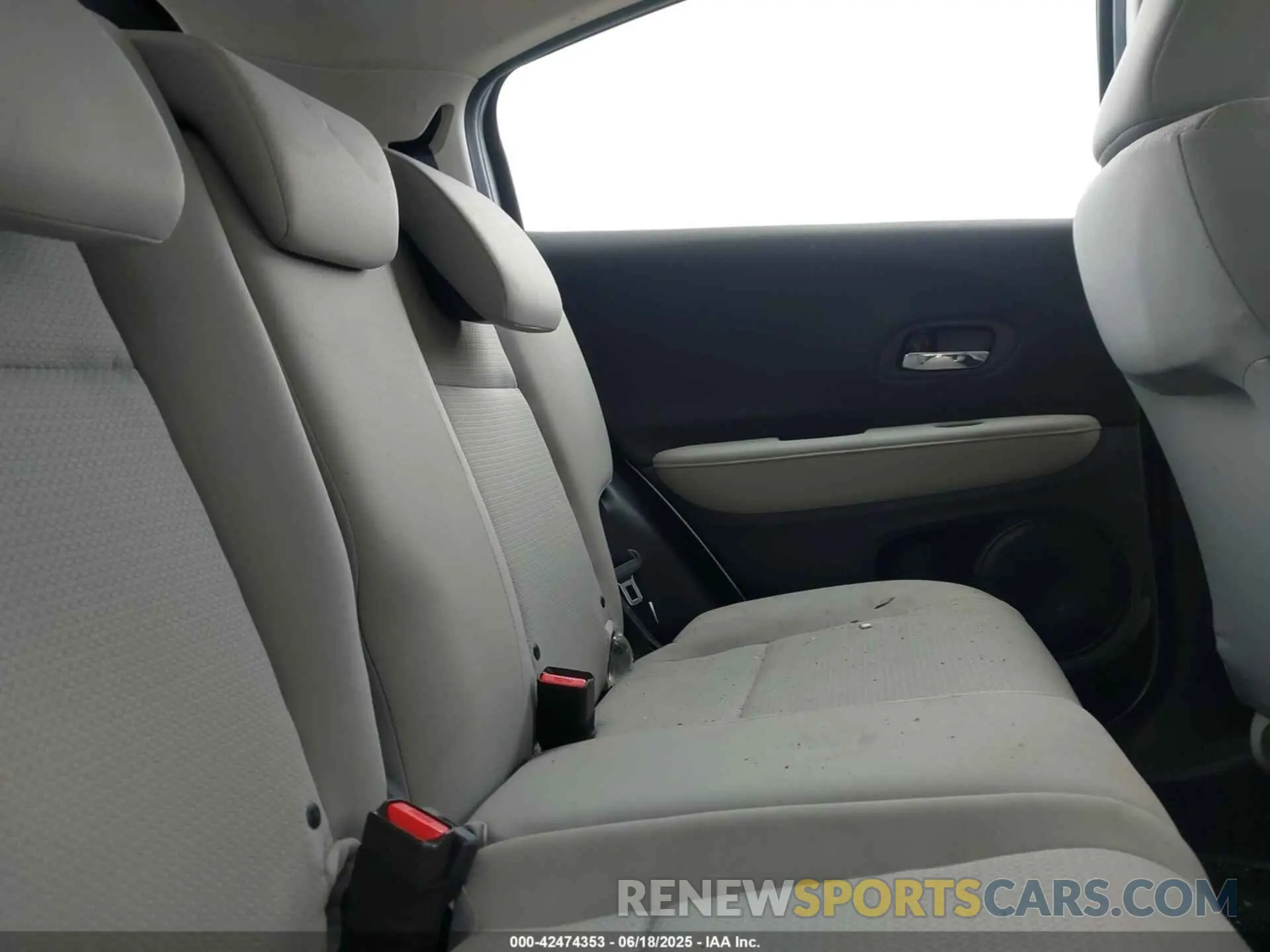 8 Photograph of a damaged car 3CZRU6H32MM716117 HONDA HR-V 2021