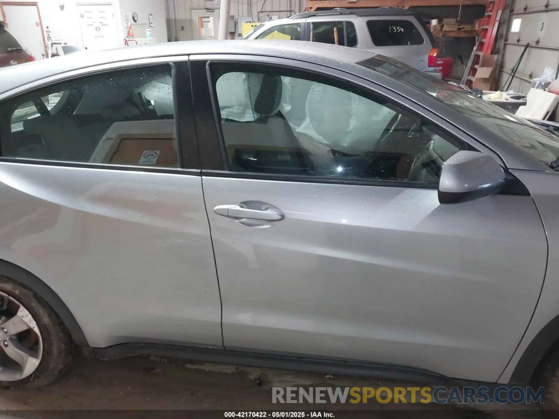 13 Photograph of a damaged car 3CZRU6H3XMM708864 HONDA HR-V 2021