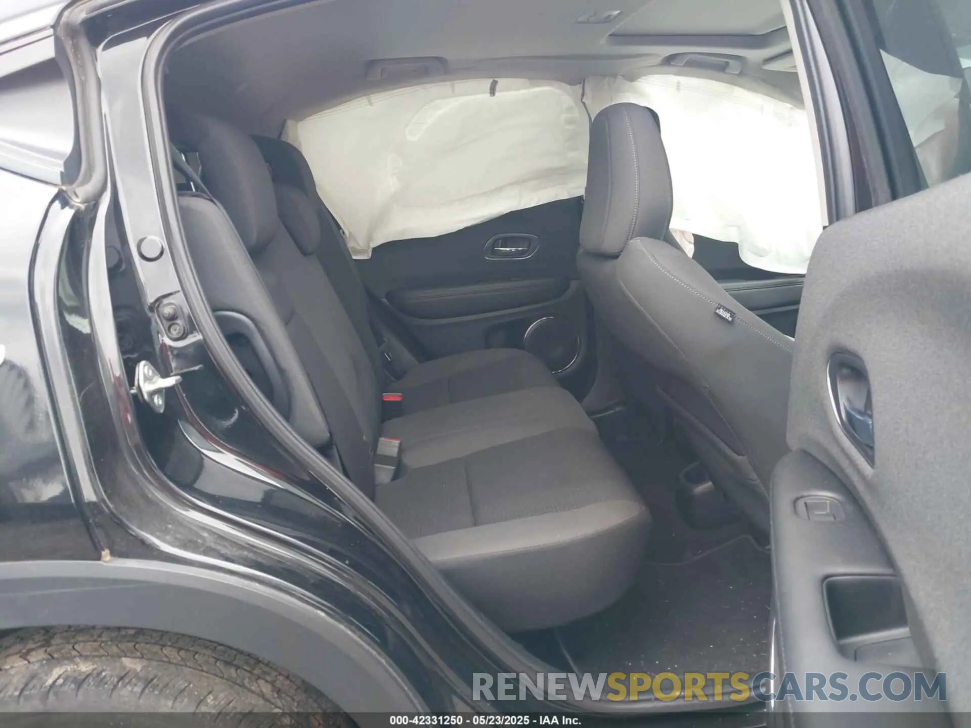 8 Photograph of a damaged car 3CZRU6H51MM709824 HONDA HR-V 2021