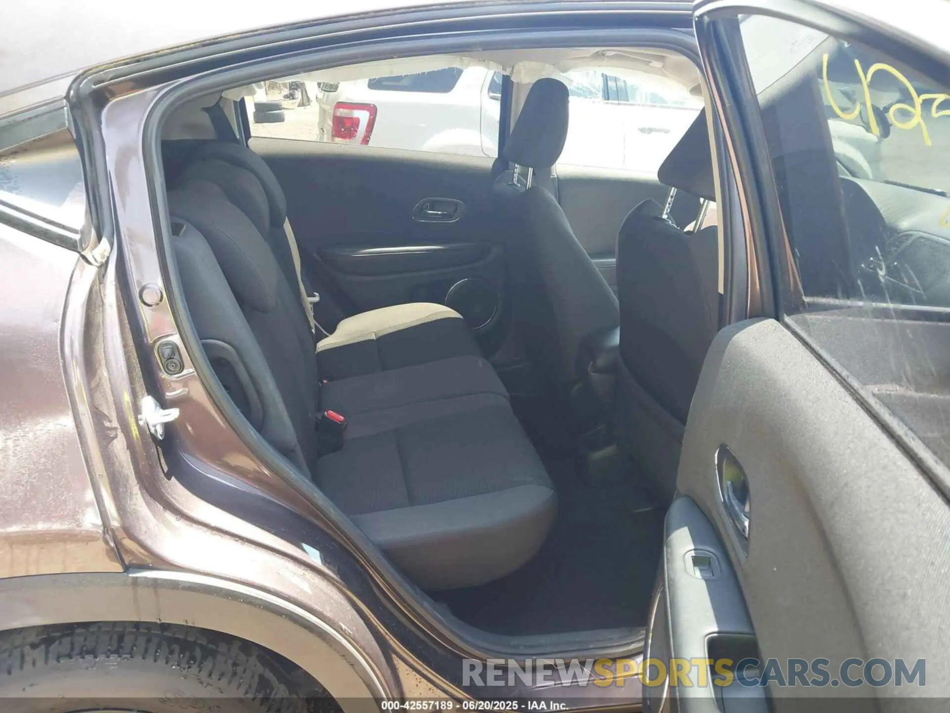 8 Photograph of a damaged car 3CZRU6H55MM726187 HONDA HR-V 2021