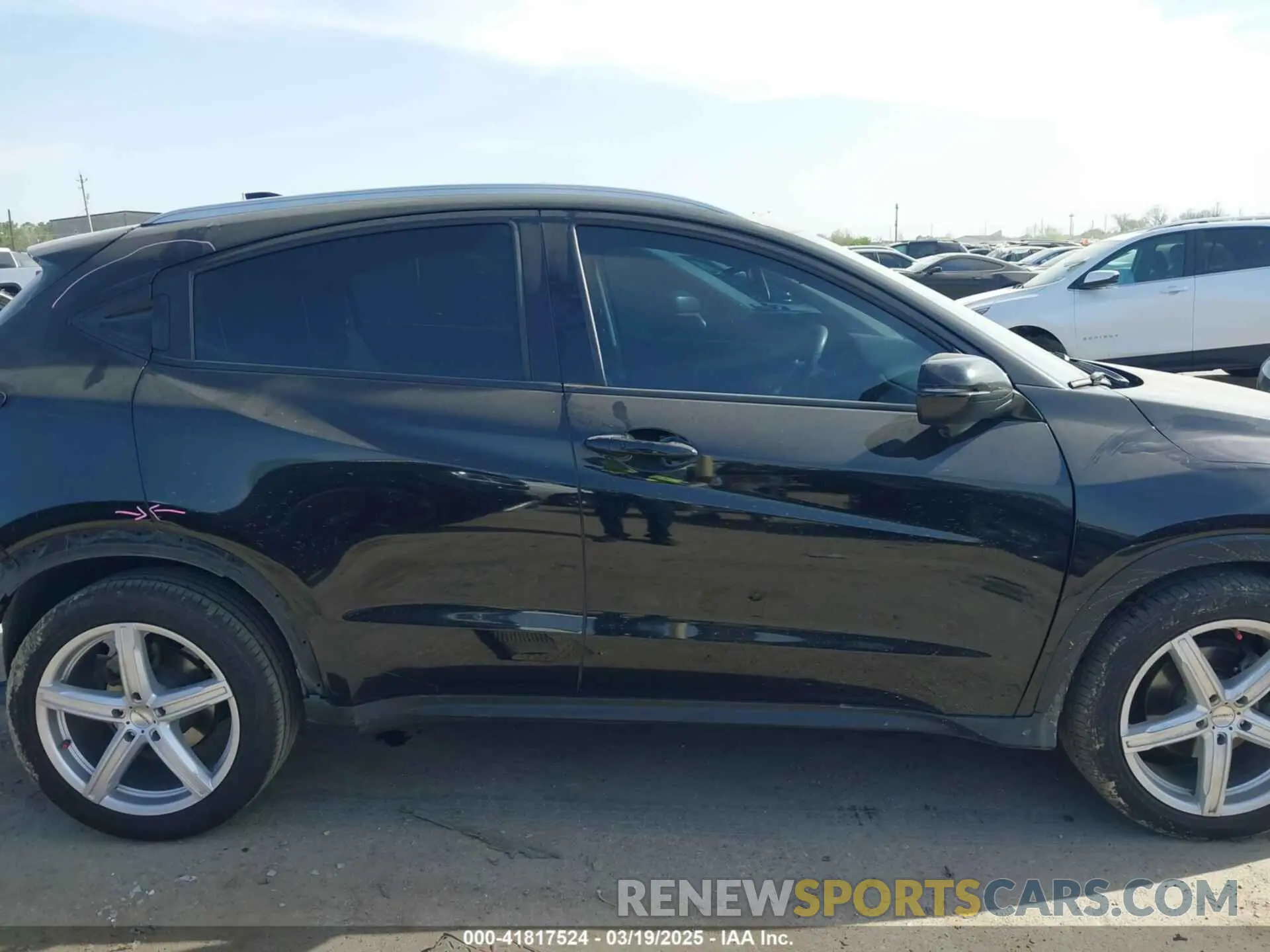 13 Photograph of a damaged car 3CZRU6H56MM751924 HONDA HR-V 2021